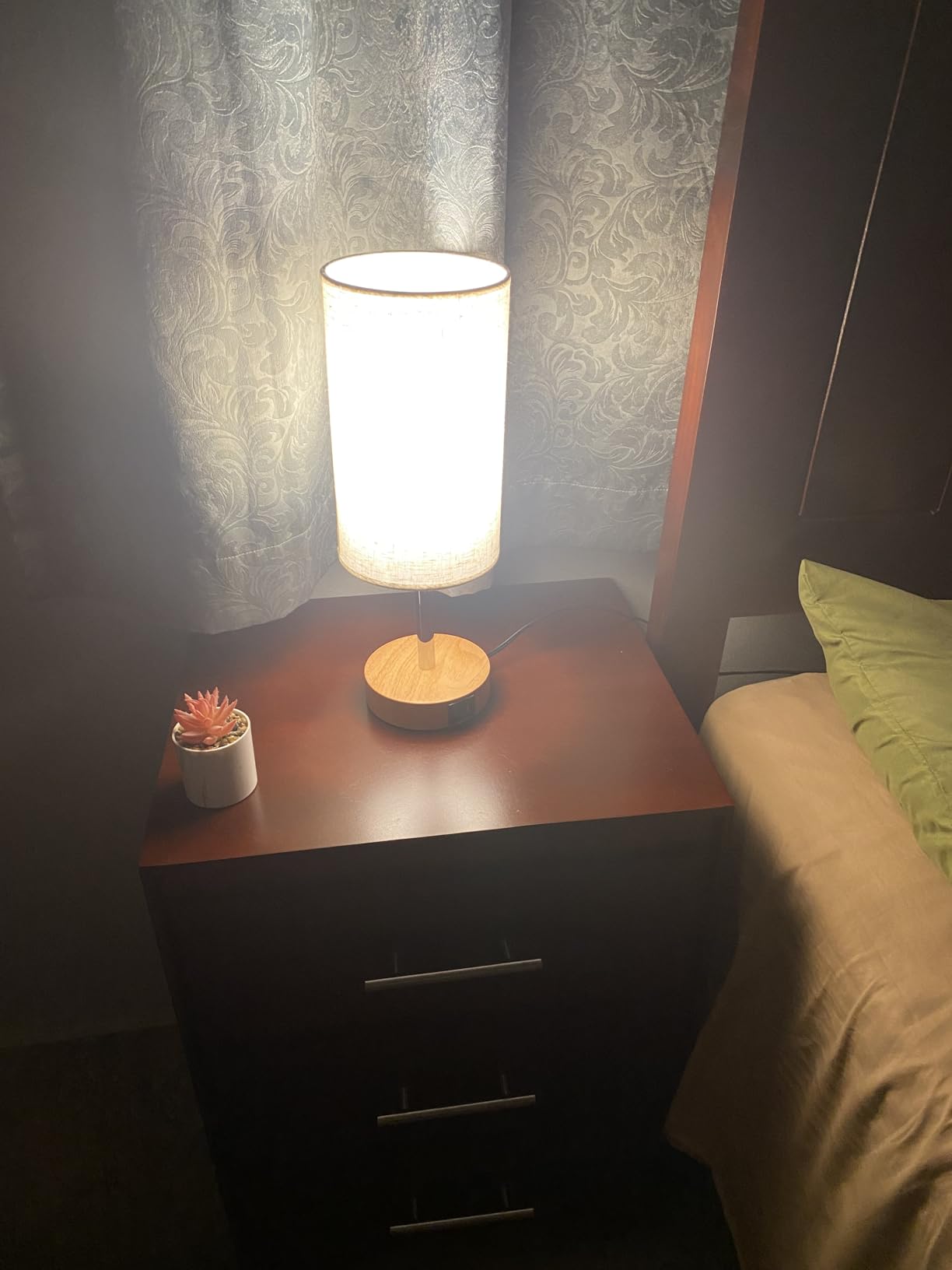 Yarra-Decor Bedside Table Lamp with USB Ports - Touch Control for Bedroom 3 Way Dimmable Nightstand Lamp with Round Fabric Shade for Living Room, Dorm, Home Office, Corded Electric, Without Battery customer photo 1