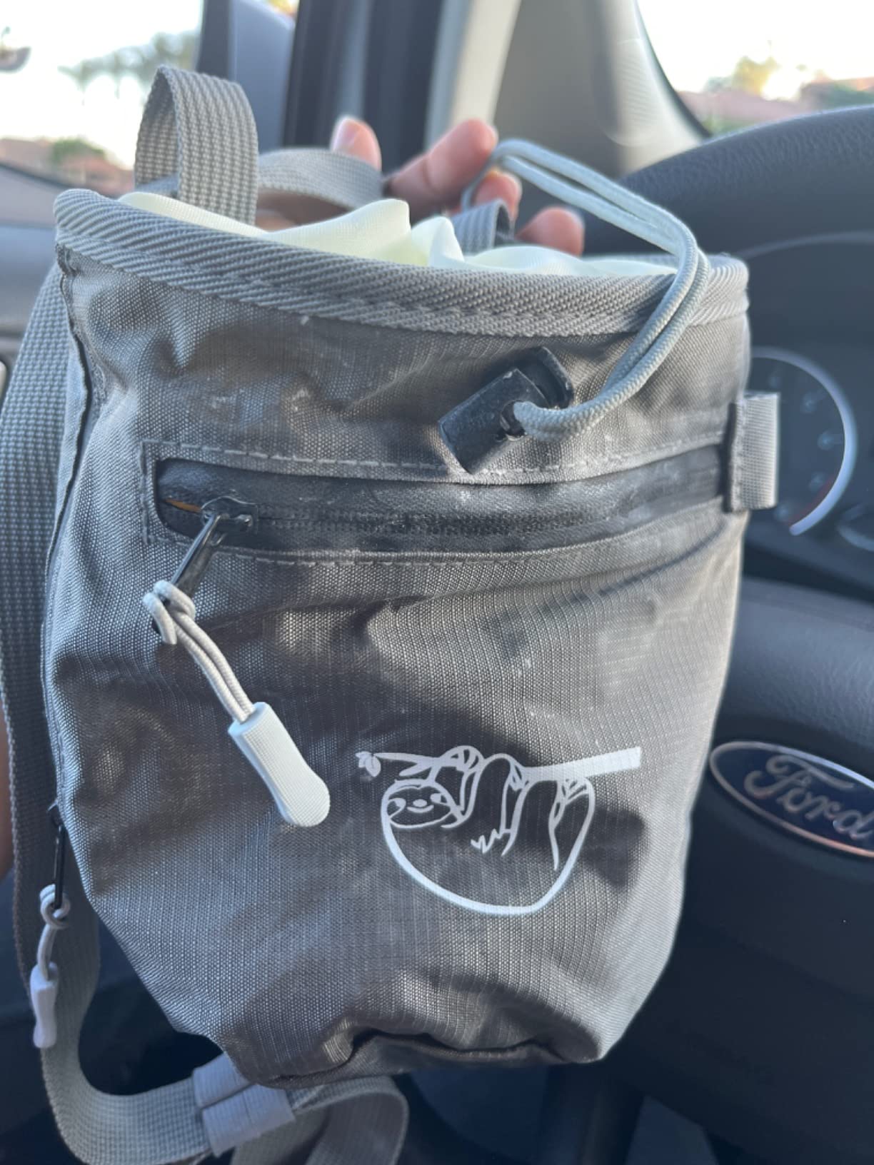 Chalk Bag for Rock Climbing, Climbing Chalk Bag for Bouldering with 2 Large Zipper Storage Pockets, Premium Gym Chalk Bag for Weightlifting, Great Gift and Rock Climbing Gear customer photo 2