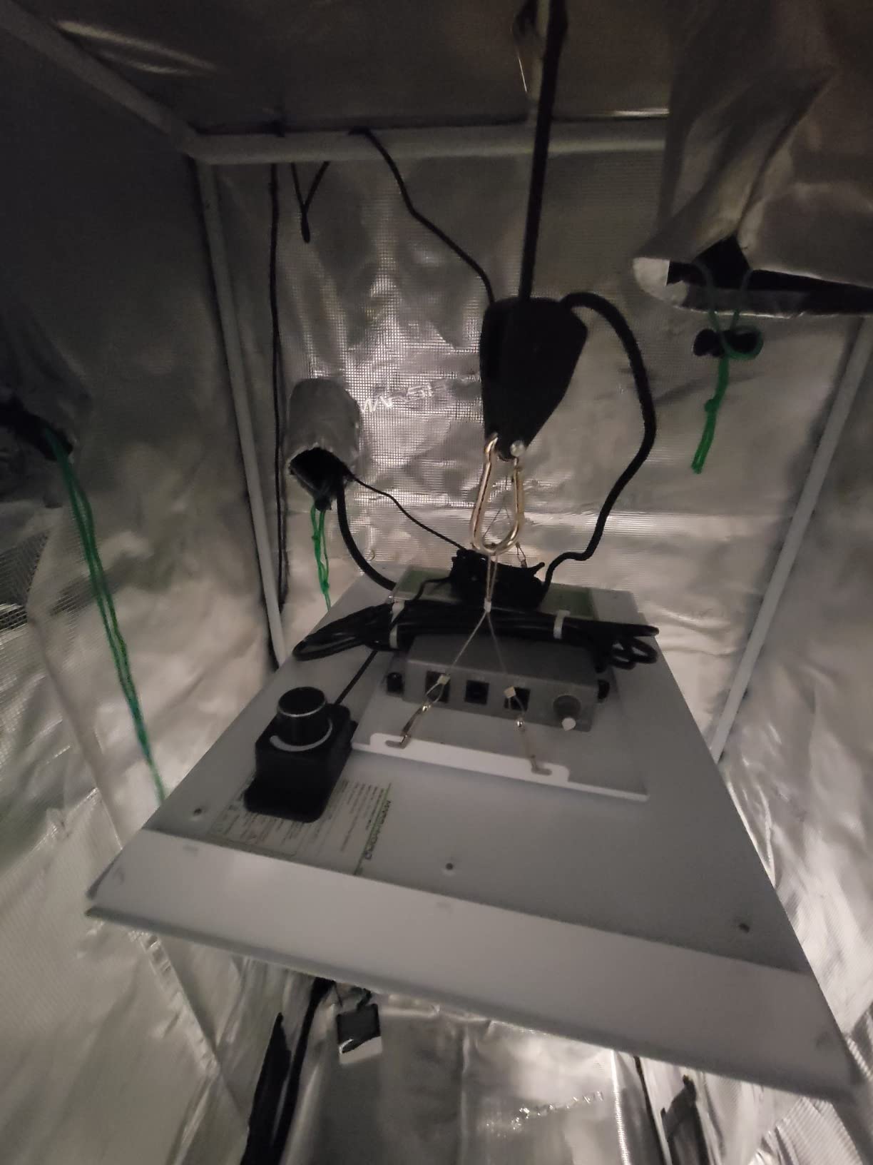 MARS HYDRO 3x3 Smart Grow Tent Kit with TS1000 with iControl Controller | 150W Full Spectrum Grow Light 4