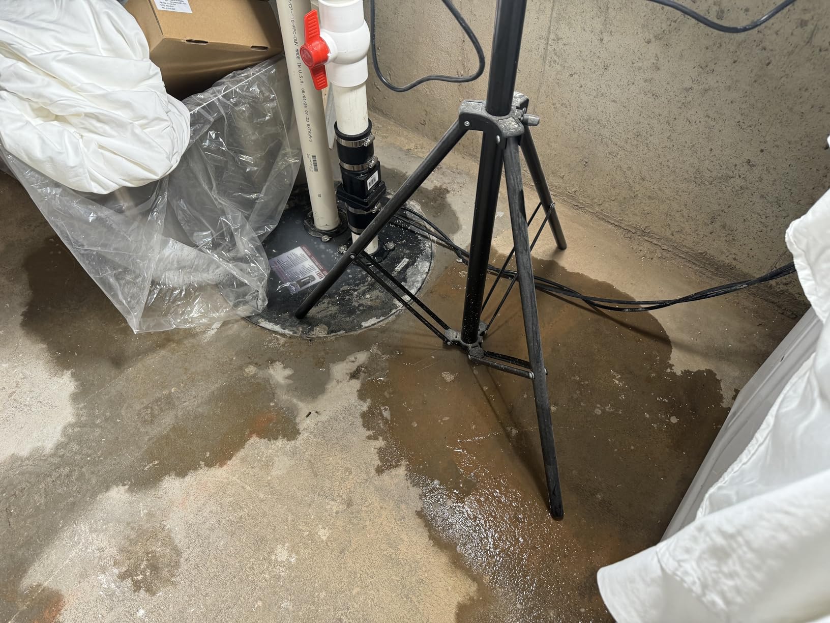 Superior Pump 93015-U Cast Iron Tethered Float Switch Sewage Pump with Basin Kit, 1/2 HP, Black customer photo 2