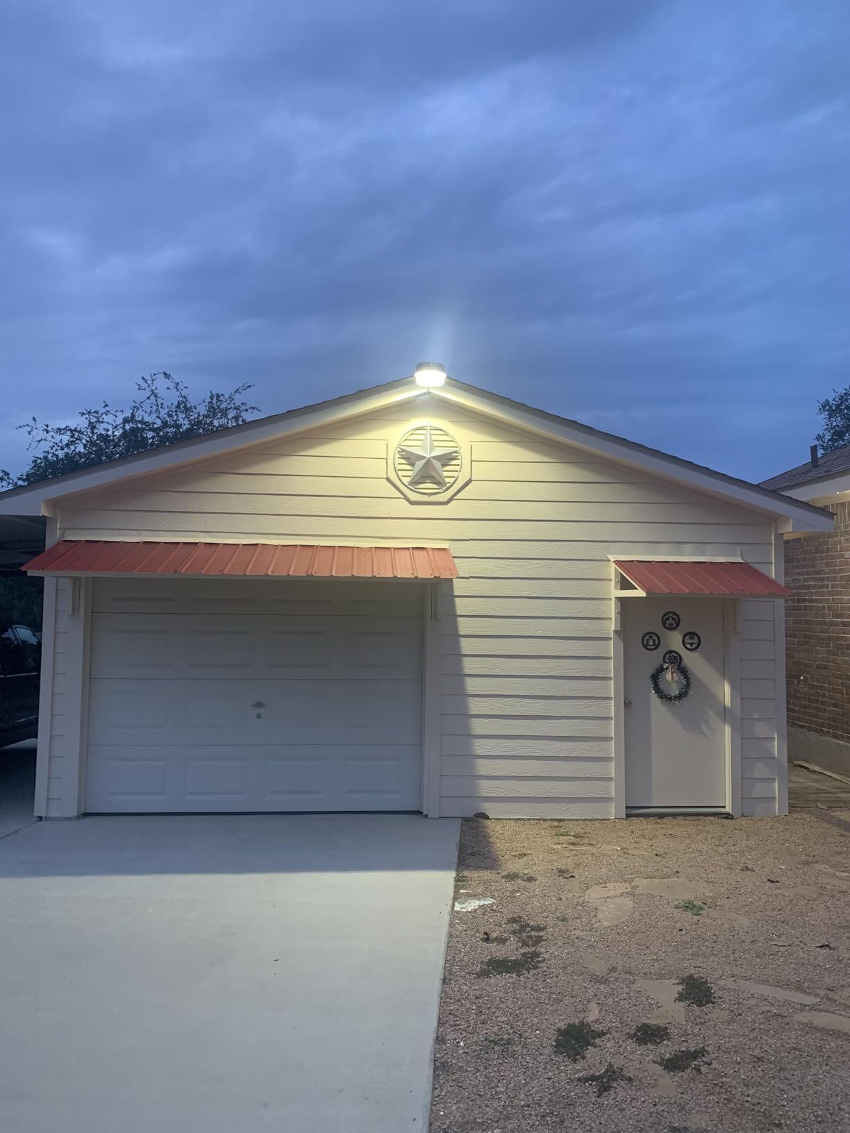 70W LED Barn Light Dusk to Dawn Area Light 5000K 9800LM ETL Listed | Outdoor Yard Light with Photocell,AC110-277V,IP65 Waterproof, LED Security Flood Light for Garage Porch Street customer photo 1