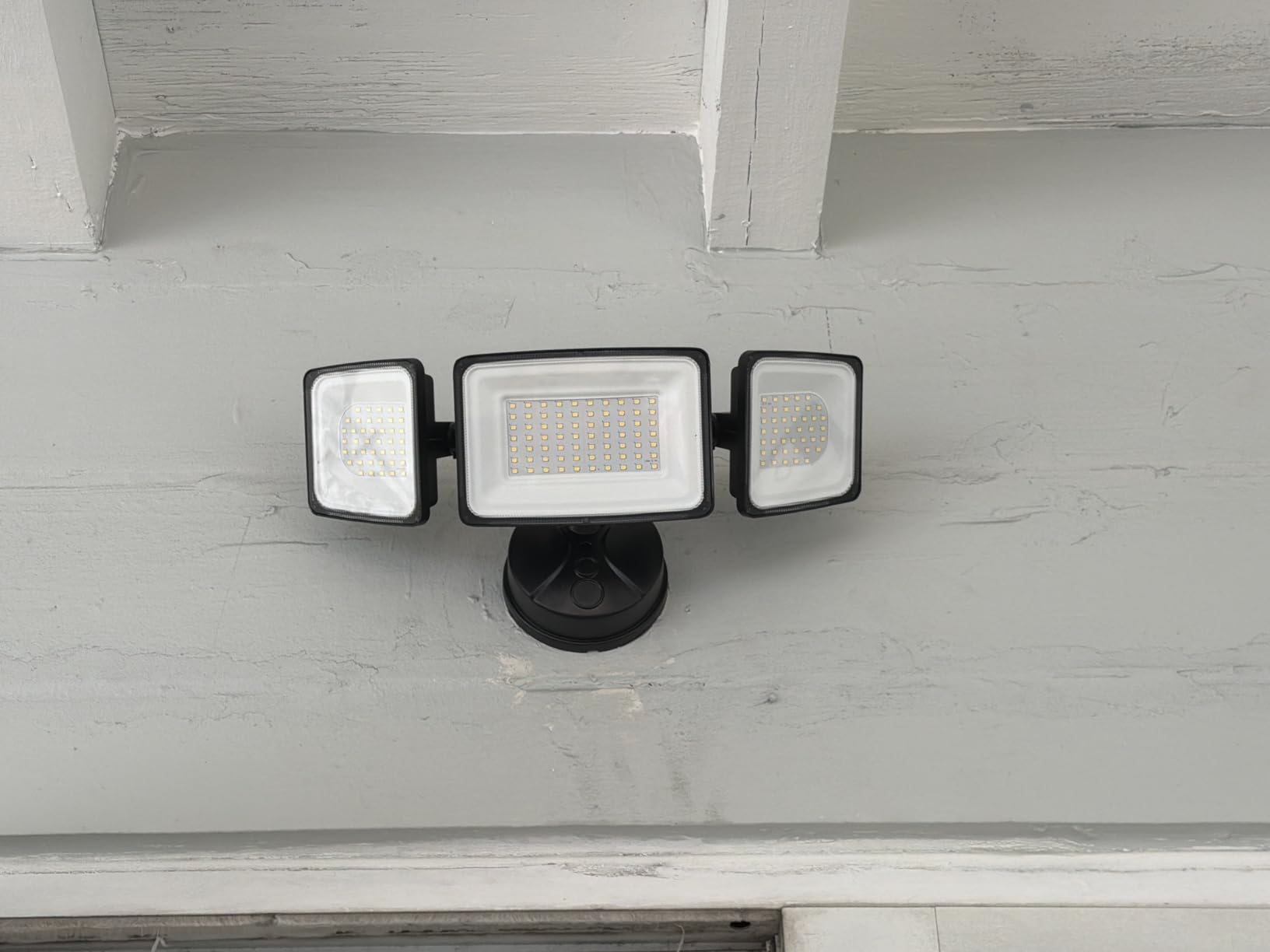 Onforu 150W LED Security Light, 15000LM Outdoor Flood Light Switch Controlled, IP65 Waterproof LED Exterior Floodlight, 6500K White Wall Mount Security Lighting for Entryway, Garage, Yard, Eave customer photo 1