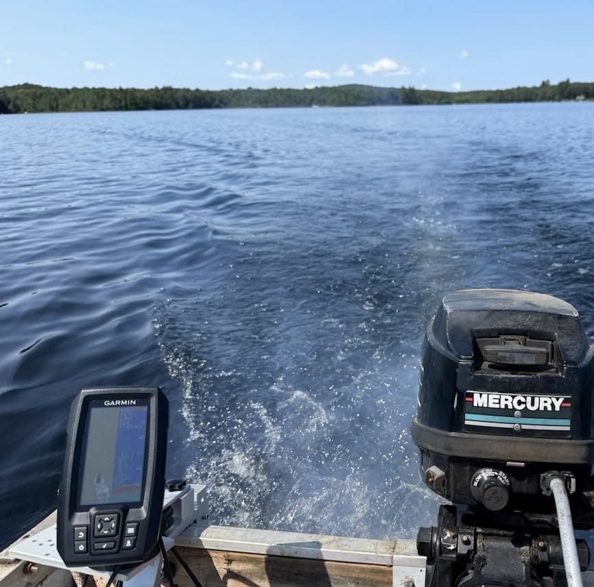 Garmin Striker Vivid 4cv Fishfinder with Transducer - 4-inch LCD Display - Easy-to-Use Scanning Sonar - Color Palettes, 11.2 Ounces (010-02550-00) customer photo 1