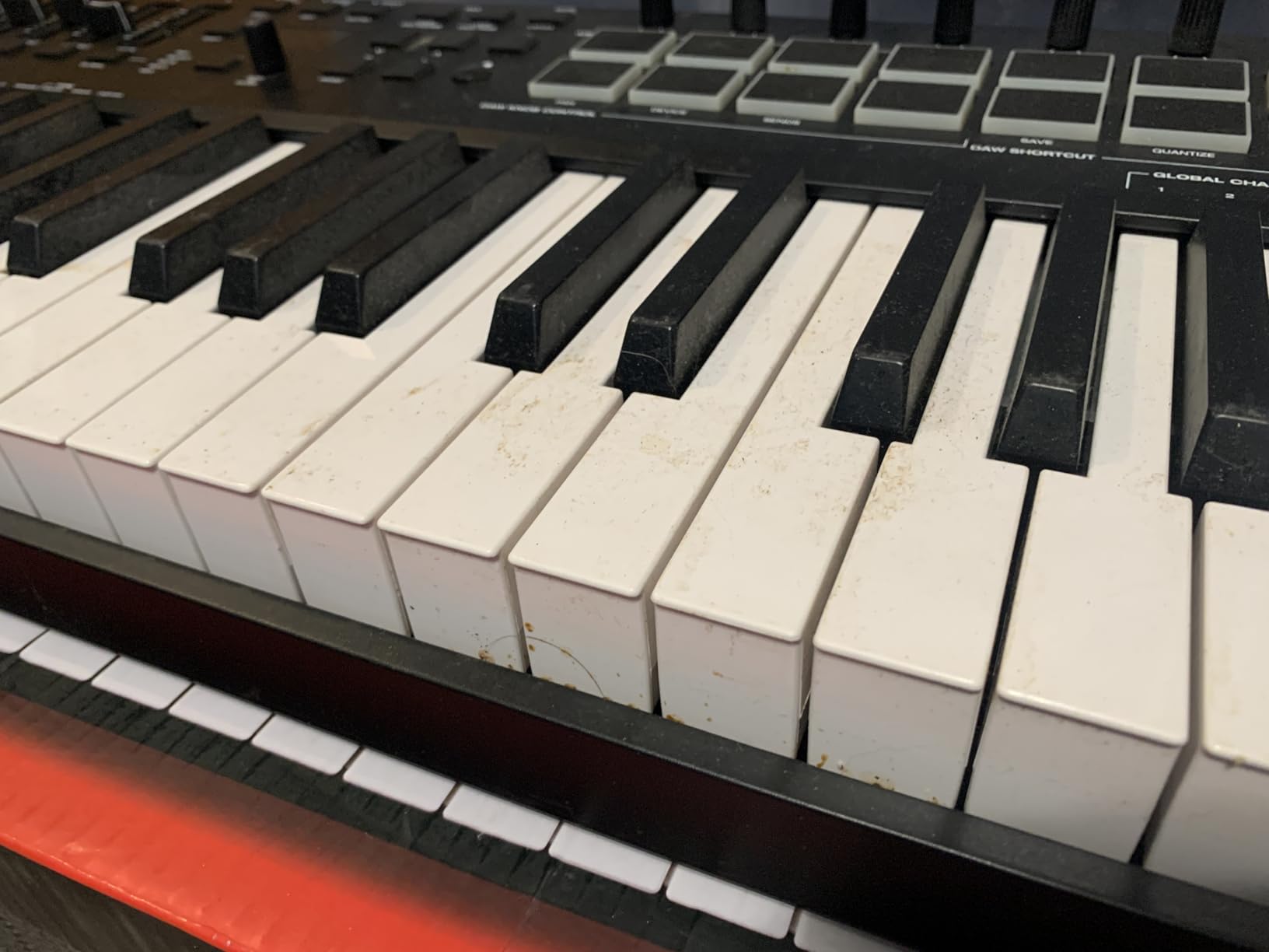 M-AUDIO Oxygen Pro 61 USB MIDI Keyboard Controller | 61 Velocity-Sensitive Keys, 16 Beat Pads, 8 Knobs, 9 Faders, and Bundled DAW Recording Software, for Music Production customer photo 1