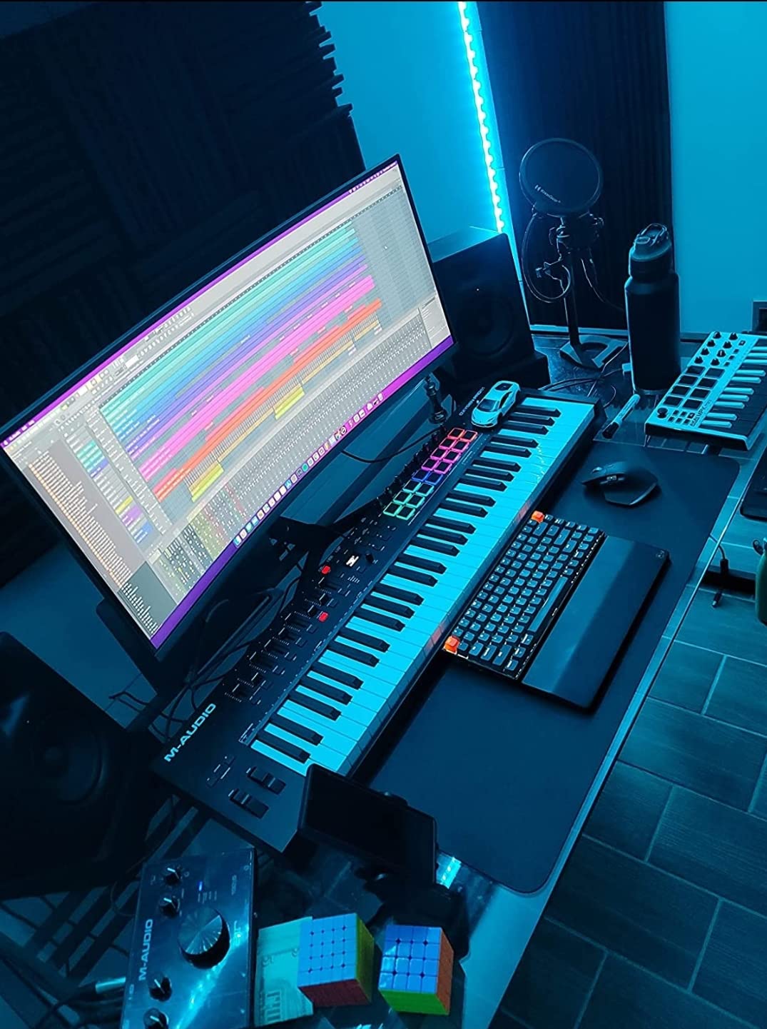 M-AUDIO Oxygen Pro 61 USB MIDI Keyboard Controller | 61 Velocity-Sensitive Keys, 16 Beat Pads, 8 Knobs, 9 Faders, and Bundled DAW Recording Software, for Music Production customer photo 2