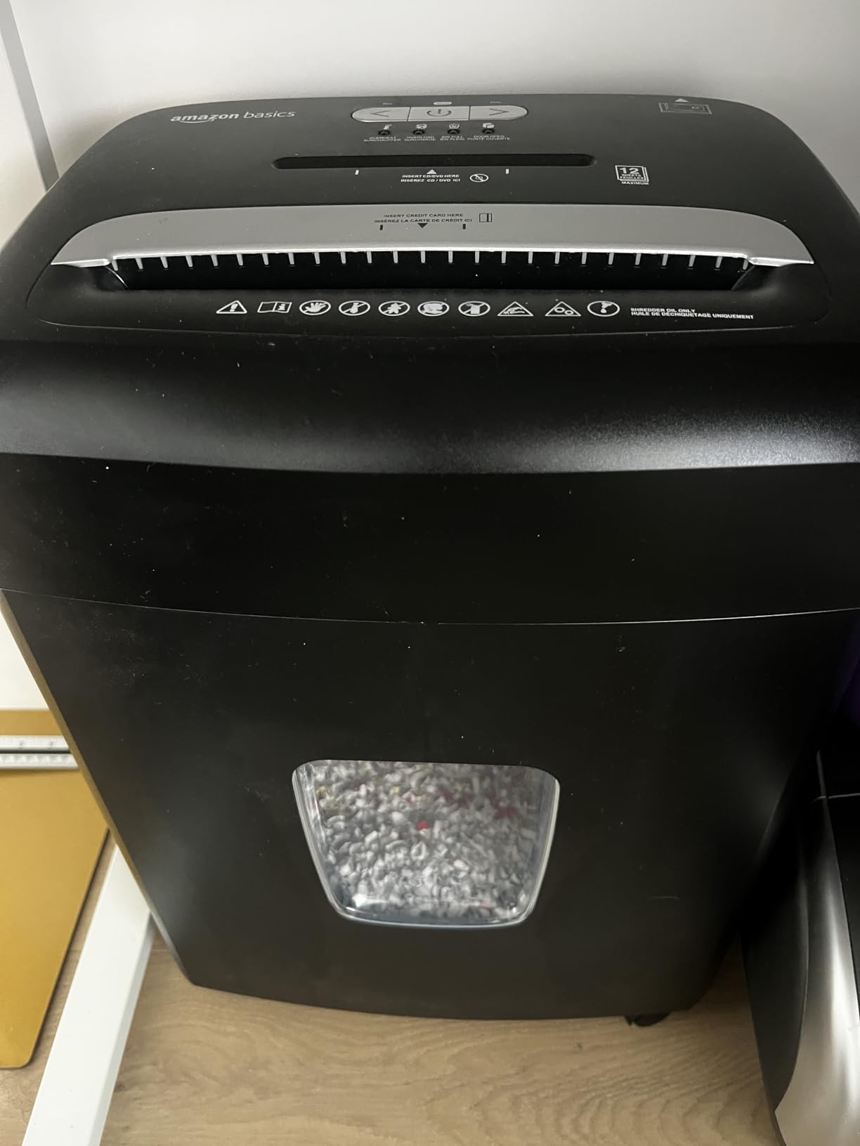 Amazon Basics 12 Sheet High Security Micro Cut Paper, Credit Card and CD Shredder with 6 Gallon Easy Emptying Bin, Casters, Black customer photo 2