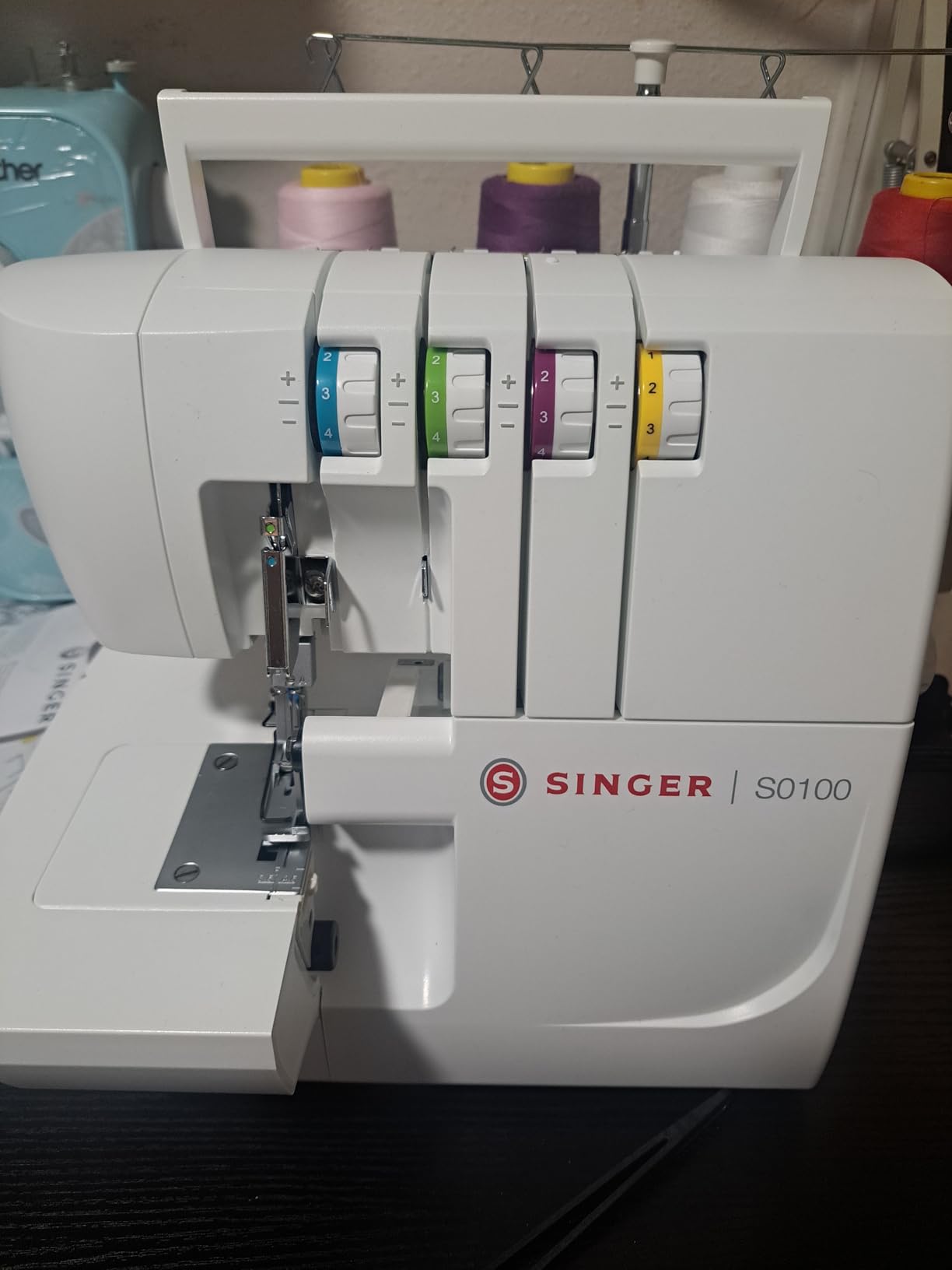 SINGER® S0100 High Speed Serger Overlock Machine, 2-3-4 Thread Capability | Accessories, 6 built-in stitches, color coded threading, metal frame, adjustable tension,1300 stiches/min, differential feed customer photo 1