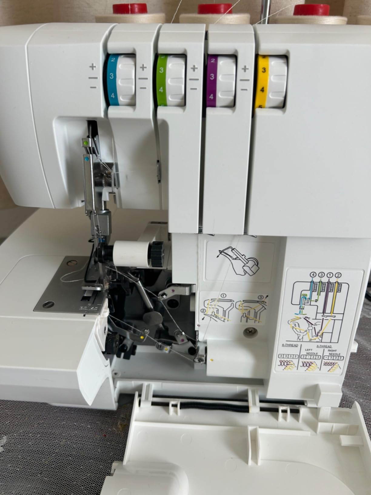 SINGER® S0100 High Speed Serger Overlock Machine, 2-3-4 Thread Capability | Accessories, 6 built-in stitches, color coded threading, metal frame, adjustable tension,1300 stiches/min, differential feed customer photo 2