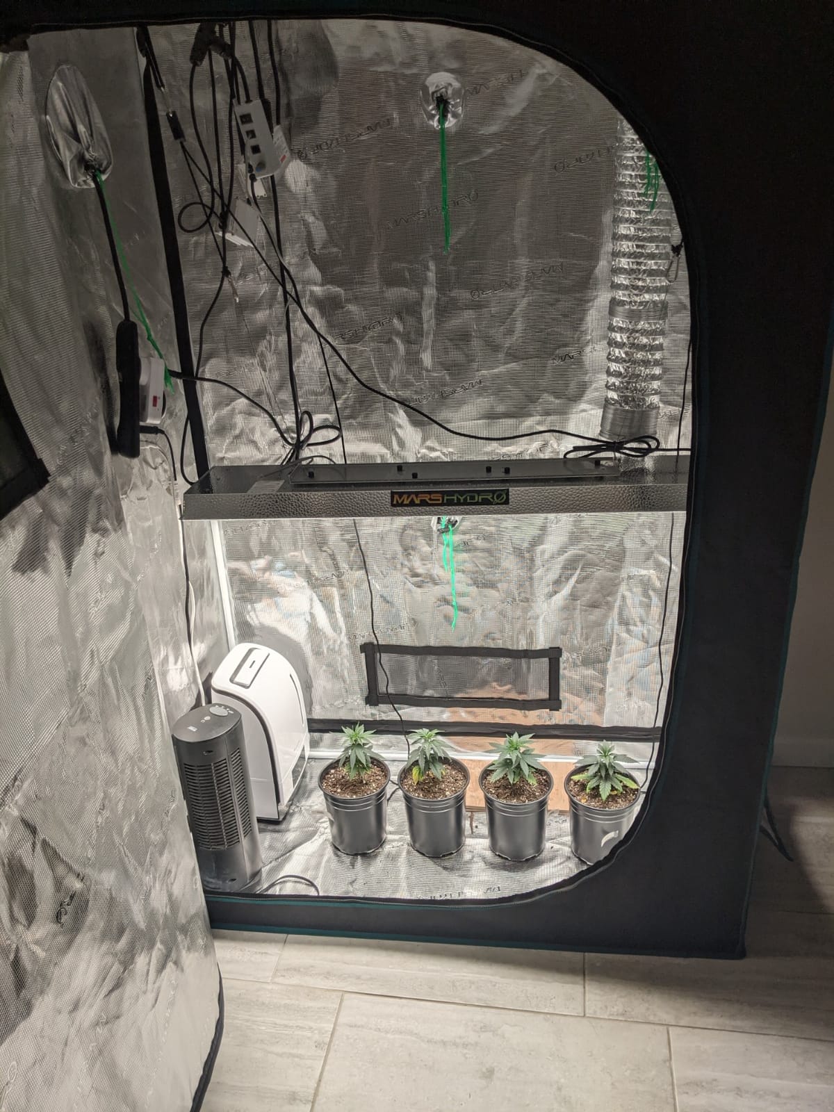 MARS HYDRO 4x2 Smart Grow Tent Kit with TSL2000 with iControl Controller | 300W Full Spectrum Grow Light 4