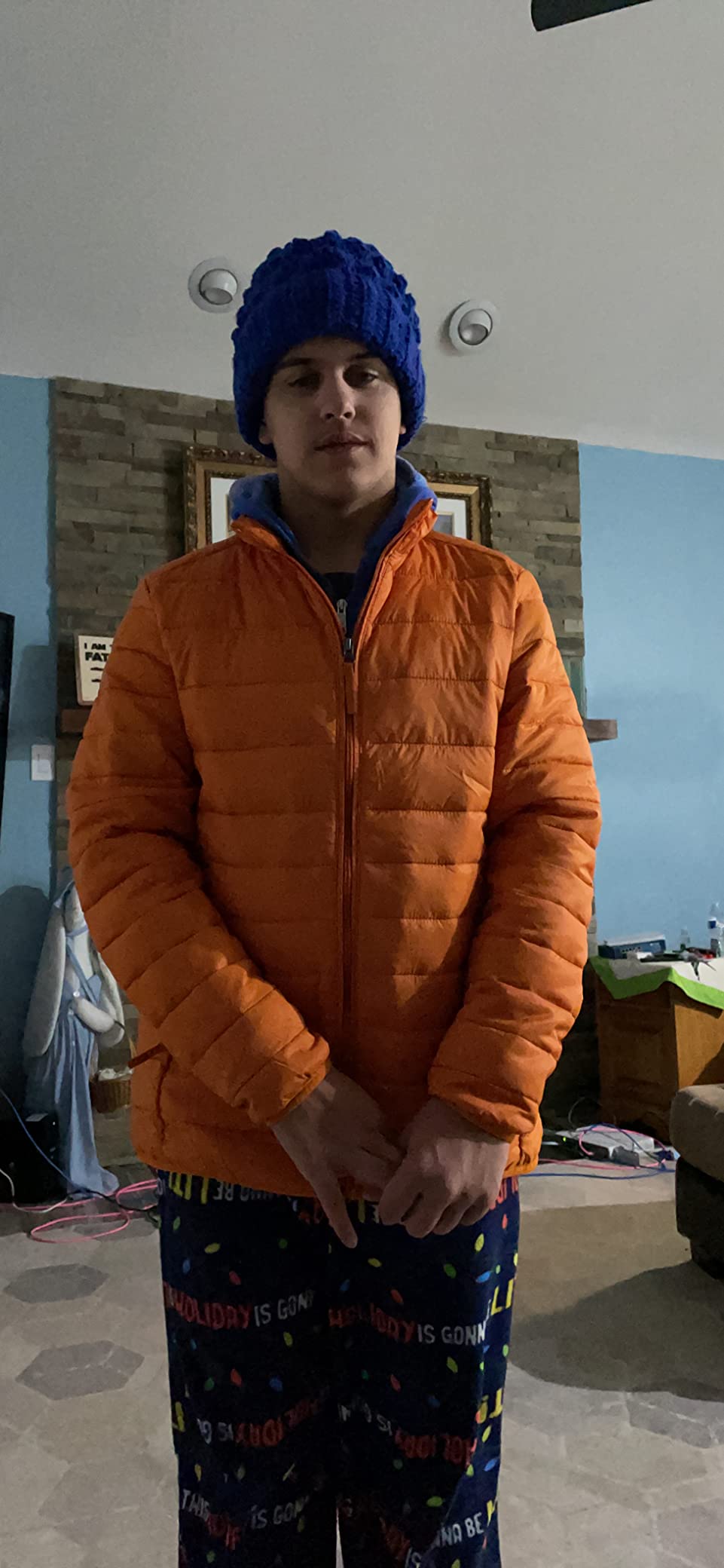 Amazon Essentials Men's Packable Lightweight Water-Resistant Puffer Jacket (Available in Big & Tall) customer photo 2