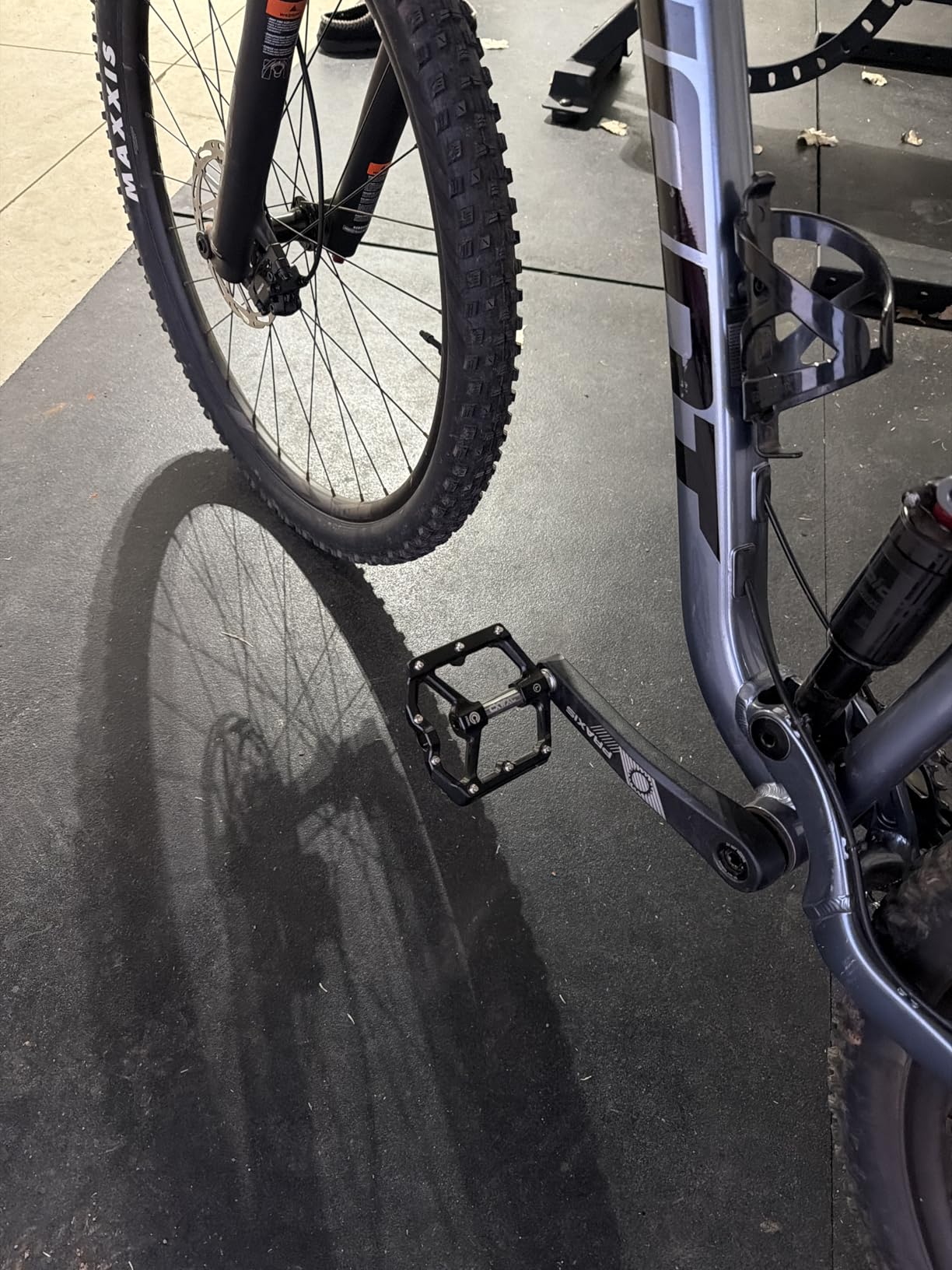 CXWXC Road/MTB Bike Pedals - Aluminum Alloy Bicycle Pedals | Mountain Bike Pedal with Removable Anti-Skid Nails customer photo 2
