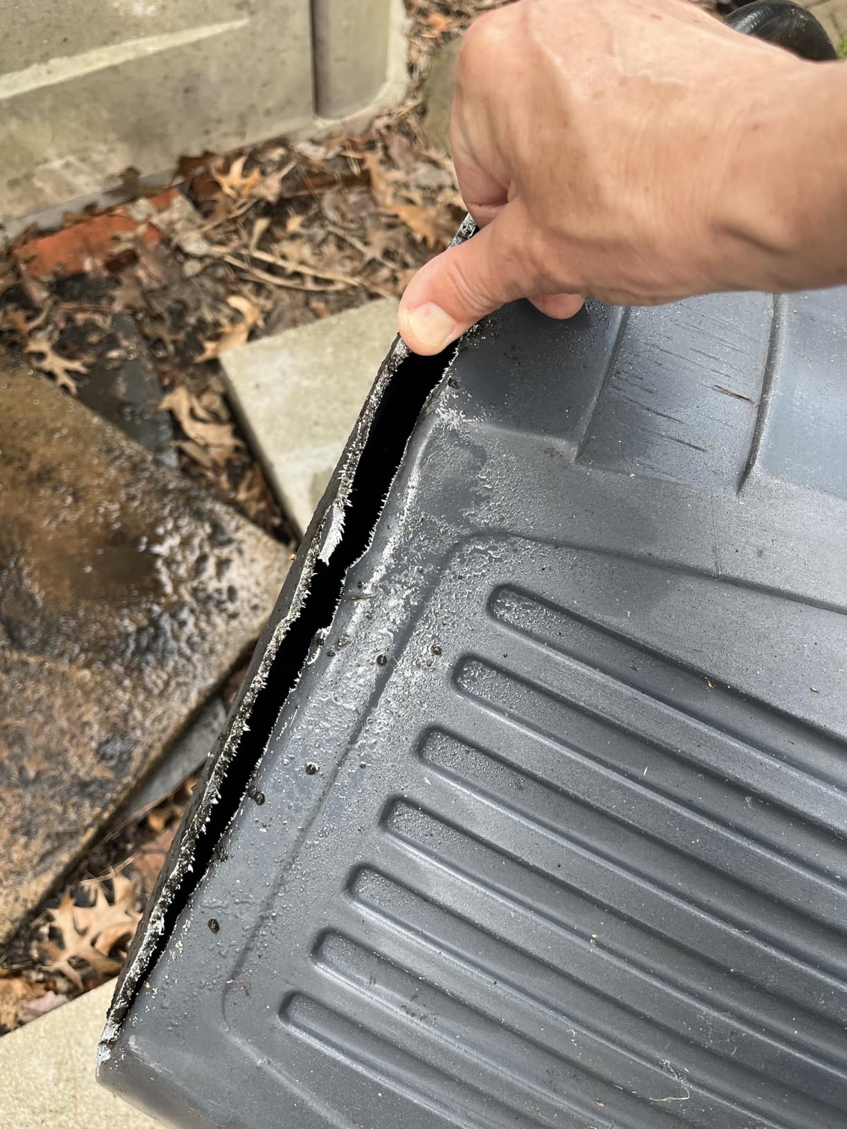 FCMP Outdoor RC45 45-Gallon Rain Barrel, Flat-Back Gutter Downspout Collector, Black - Includes 3.5-ft Hose, Shut-Off Valve & Debris Screen for Garden Rainwater Harvesting customer photo 2