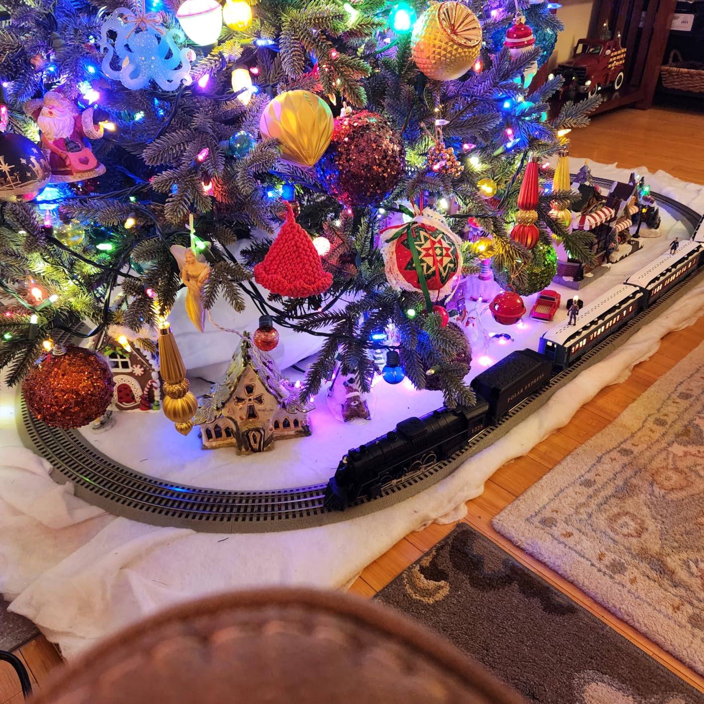 Lionel The Polar Express Electric O Gauge Bluetooth 5.0 Train Set with Remote, Voice Control, Lights, Sounds & Smoke customer photo 1