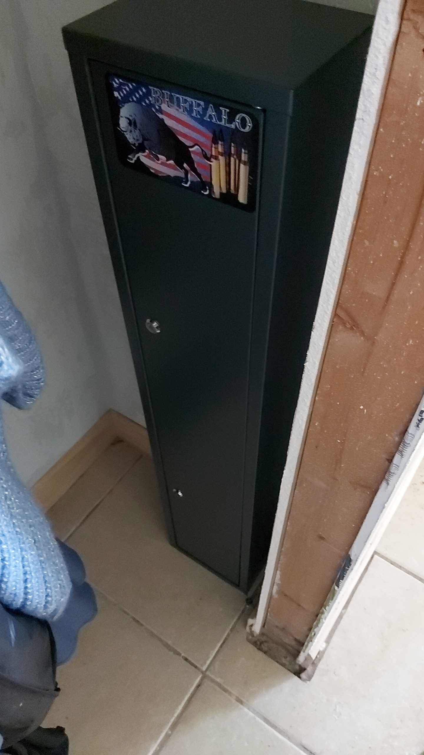 Buffalo 1015 Gun Rifle Shotgun Metal Small Security Cabinet Safe Storage with Separate Pistol/Ammo Area customer photo 2