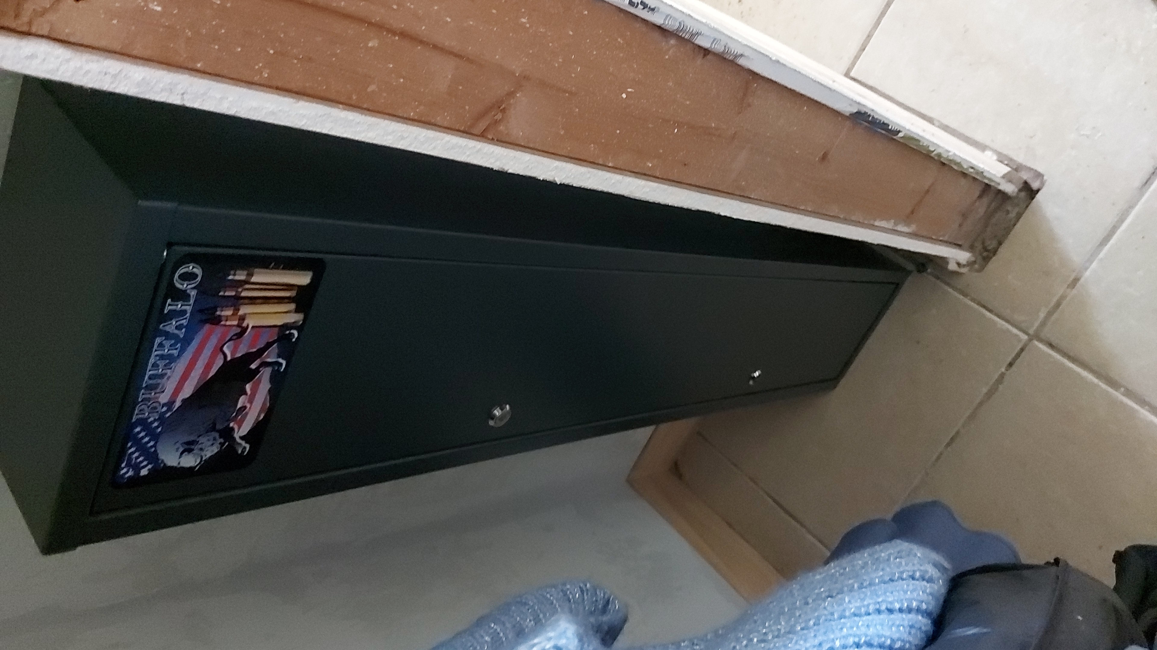 Buffalo 1015 Gun Rifle Shotgun Metal Small Security Cabinet Safe Storage with Separate Pistol/Ammo Area customer photo 2
