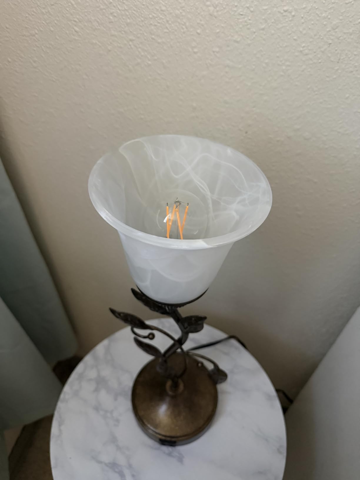 Touch Control Leaf Vintage Table Lamp with 3-Way Dimmable 2 USB C+A Ports | Bedside Nightstand Lamps, Amber Glass Shade Rural Leaf Lamp for Living Room Bedroom Dresser Home Decor, LED Bulb Included customer photo 1