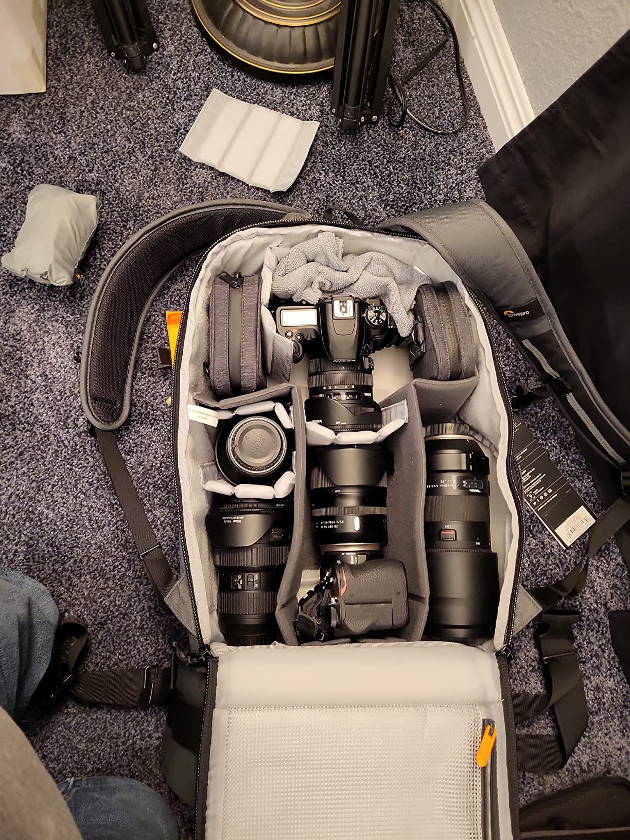 Lowepro Flipside BP 400 AW III Mirrorless and DSLR Camera Backpack - Black - with Rear Access - with Side Access - with Adjustable Dividers - for Mirrorless Like Sony α7 - LP37352-PWW customer photo 1