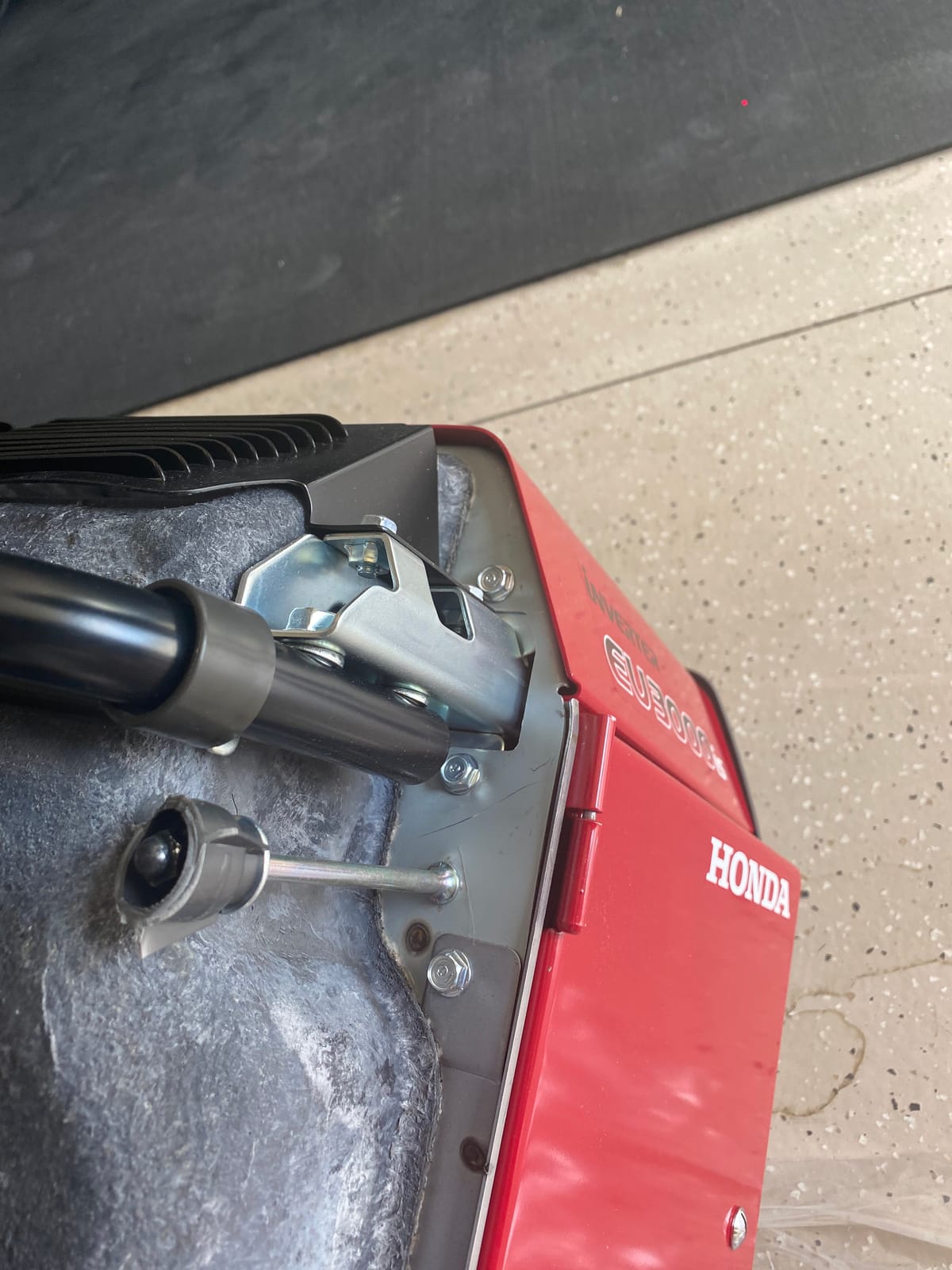 Honda EU3000iS 3000 Watt Inverter Generator (EU3000IS1AN), Super Quiet 120V Gas Powered Portable Generator for Camping, RV or Home Backup Power Supply, Up to 19.6 Hour Run Time customer photo 1