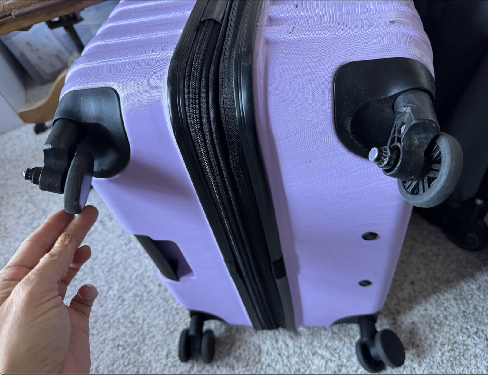 U.S. Traveler Boren Polycarbonate Hardside Rugged Travel Suitcase Luggage with 8 Spinner Wheels, Aluminum Handle, Carry-on 22-Inch, USB Port, Black customer photo 1
