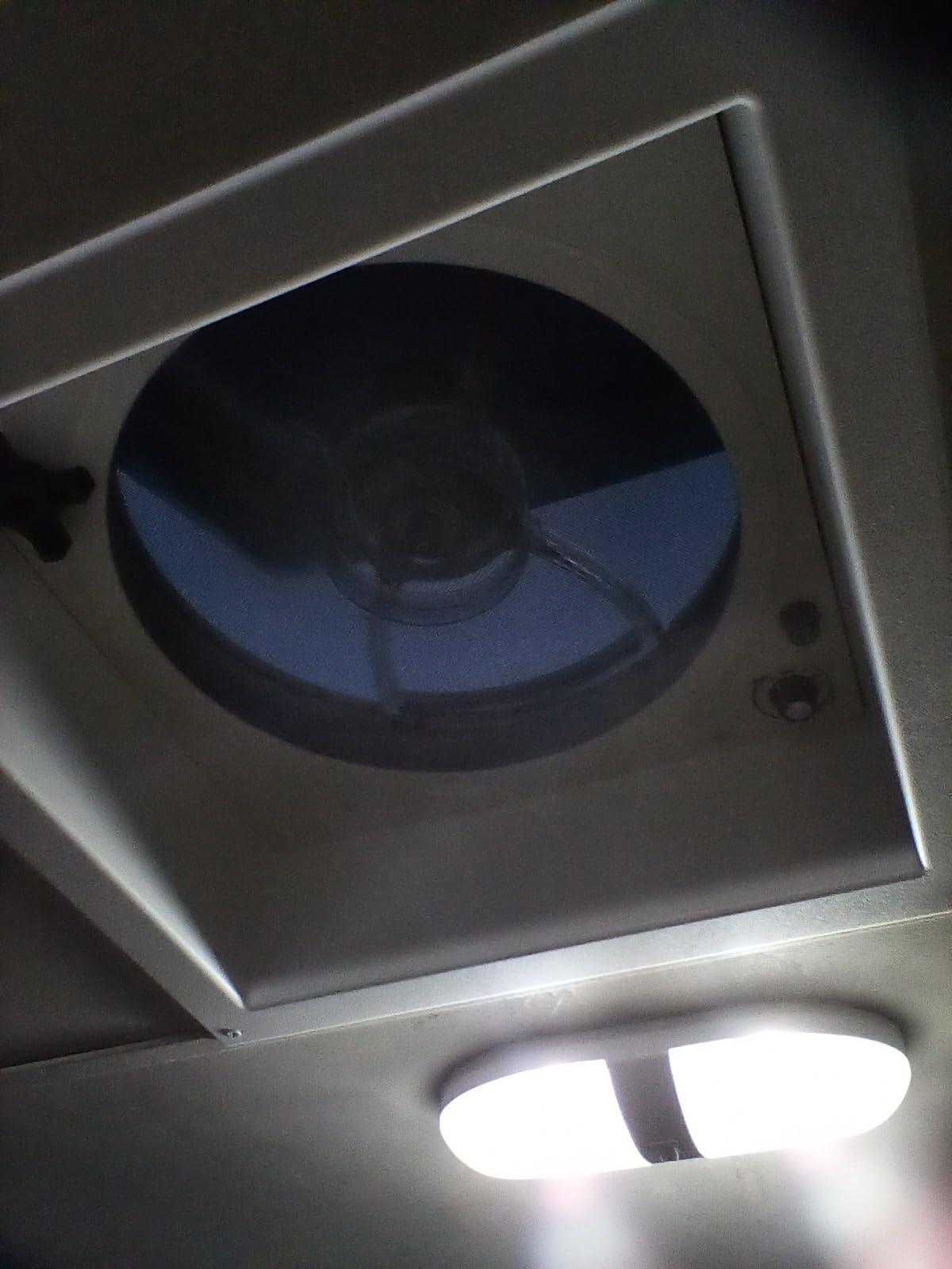RVLOVENT 12V RV Roof Fan Vent 14'' 10 Speed Reversible Manual Lift (NO REMOTE) customer photo 2