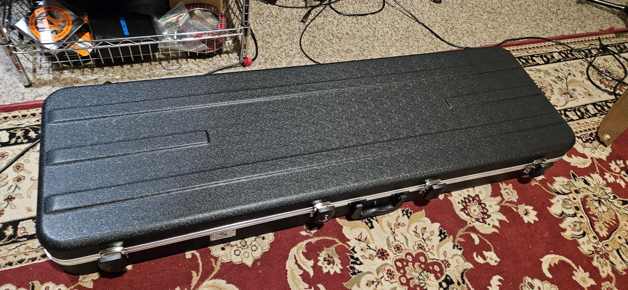 Sound Town Lightweight ABS Road Case for Electric Guitar with TSA Approved Locking Latch and EPS Foam Plush Interior (STEC-500) customer photo 1