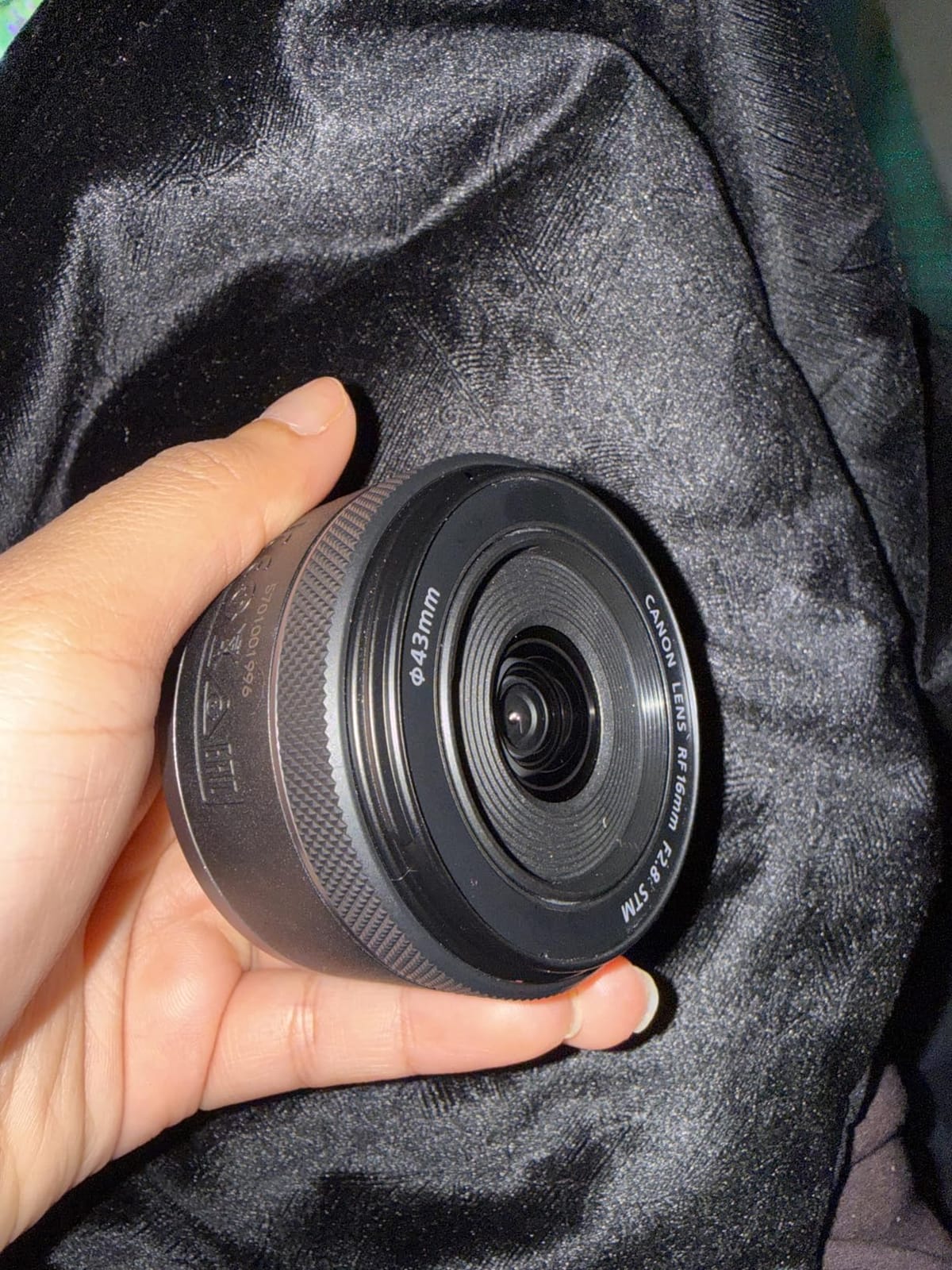 Canon RF16mm F2.8 STM Lens, Ultra Wide-Angle, Fixed Focal Length Prime Lens, Compatible with EOS R Series Mirrorless Cameras, Black customer photo 2
