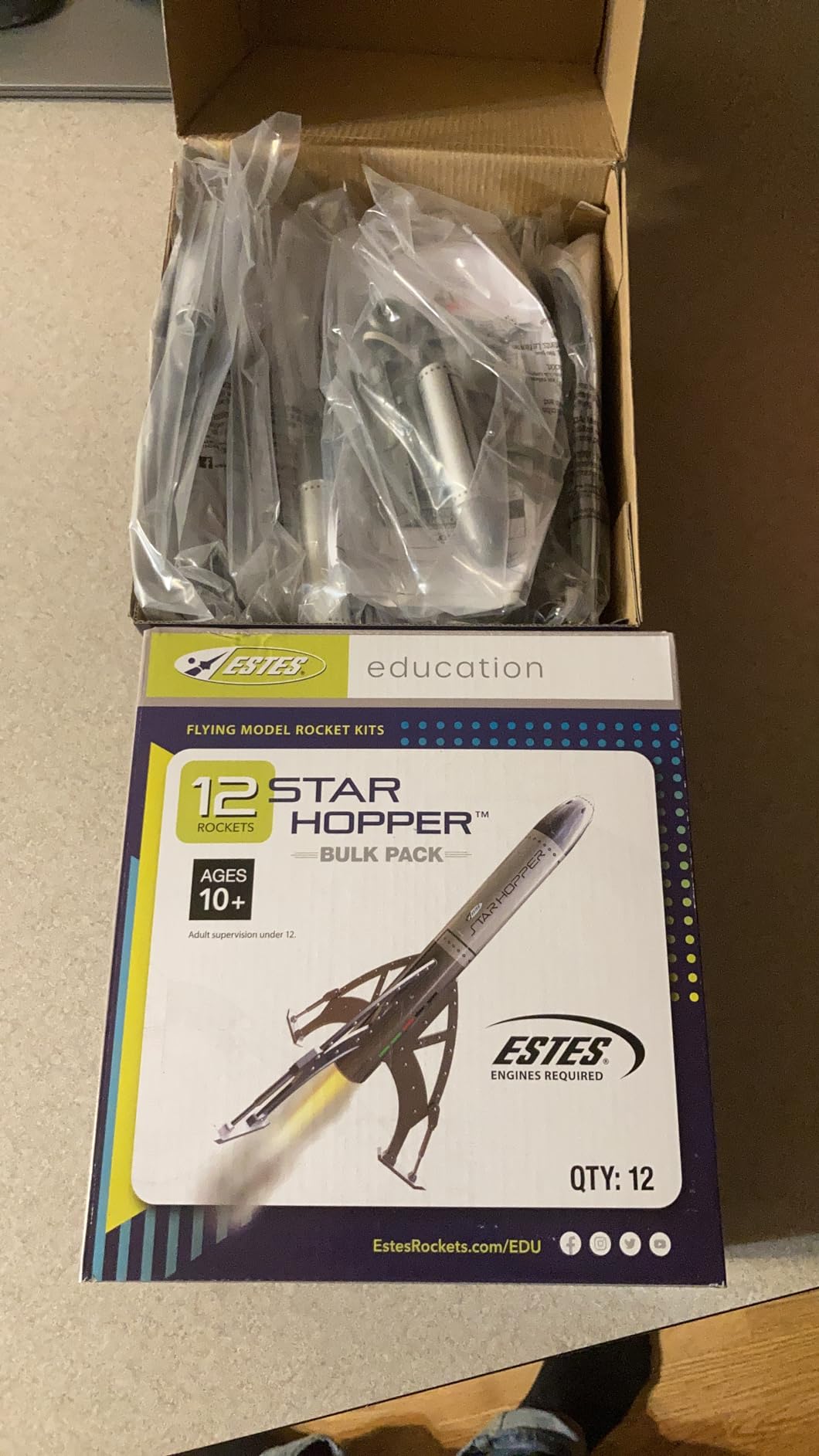 Estes 1721 Bulk Pack of 12 Star Hopper Rocket-Building Kits, Beginner Flying-Rocket-Model Kits for Ages 10+ customer photo 1