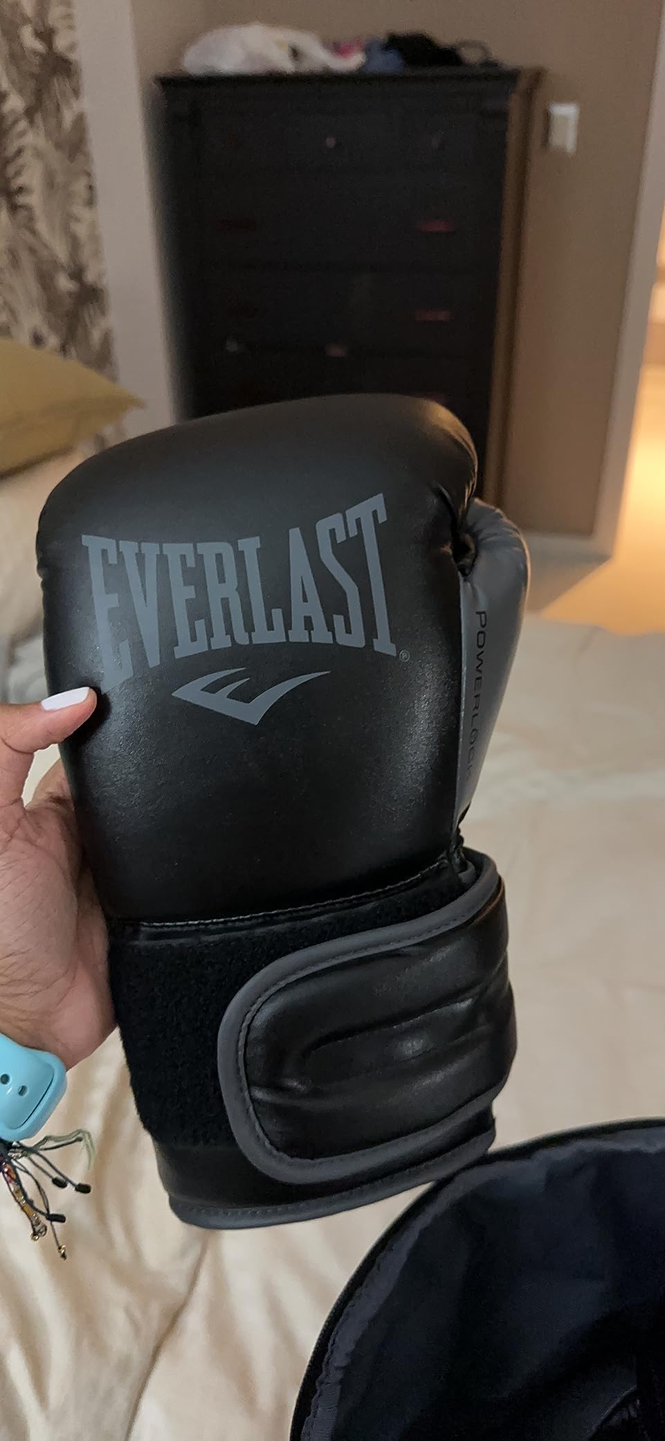 Everlast Powerlock 2 Hook & Loop Boxing Gloves - Fight Training Gloves with Durable Hand & Wrist Support for Heavy Bag & Fitness Training customer photo 2