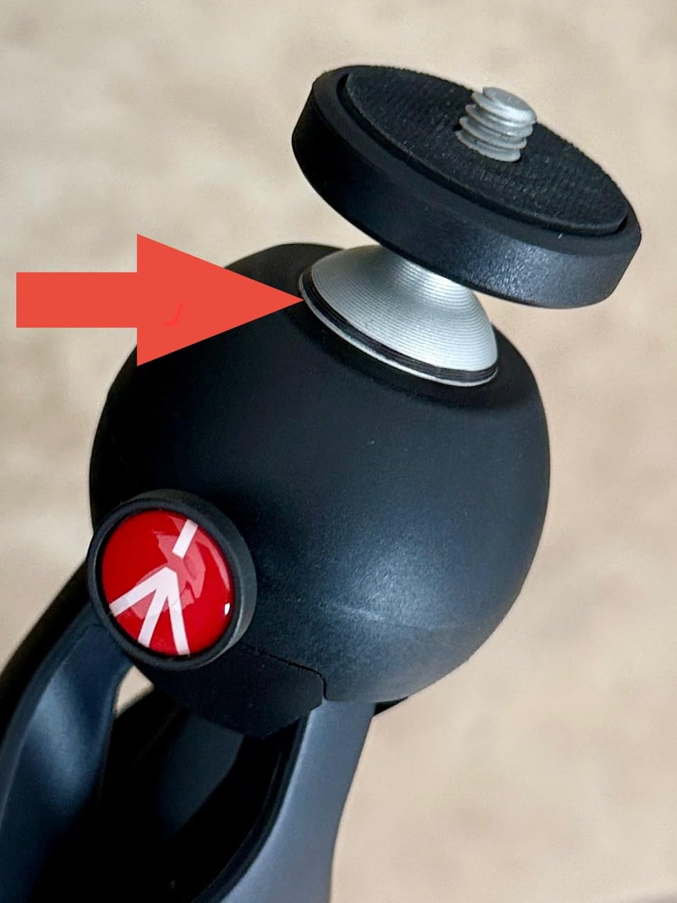 Manfrotto MTPIXIMII-B, PIXI Mini Tripod with Handgrip for Compact System Cameras, for DSLR, Mirrorless, Video, Made in Italy, Technopolymer and Aluminum, Black customer photo 2
