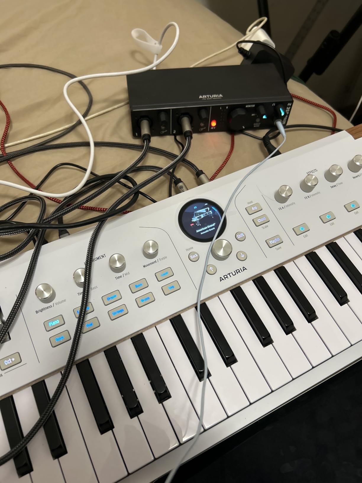 Arturia MiniFuse USB Audio & MIDI Interface, MiniFuse 2 | Compact USB Audio and MIDI Interface with Creative Software for Recording, Production, Podcasting, Guitar, White customer photo 1