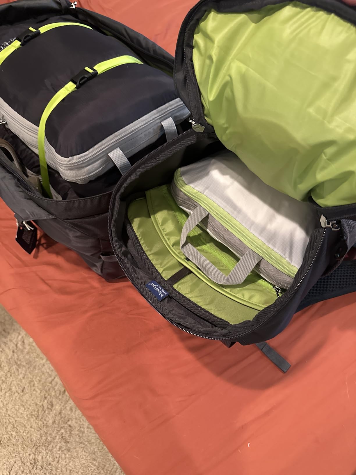 Osprey Farpoint 40L Men's Travel Backpack, Tunnel Vision Grey customer photo 1