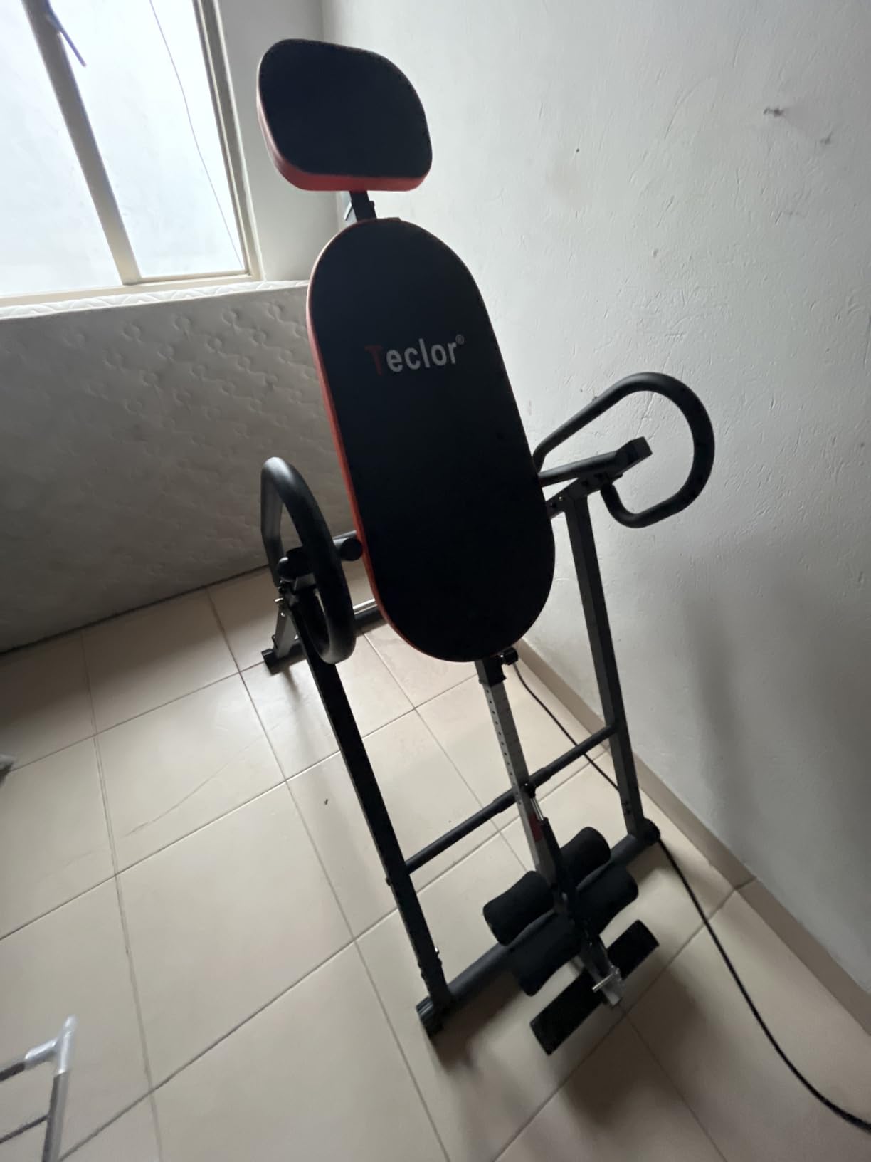Teclor Inversion Table for Back Pain Relief, 350 lbs Capacity Strength Training Inversion Equipment, Decompression Table for Pain Therapy Training with Safe Belt & Comfortable Ankle Holders customer photo 1