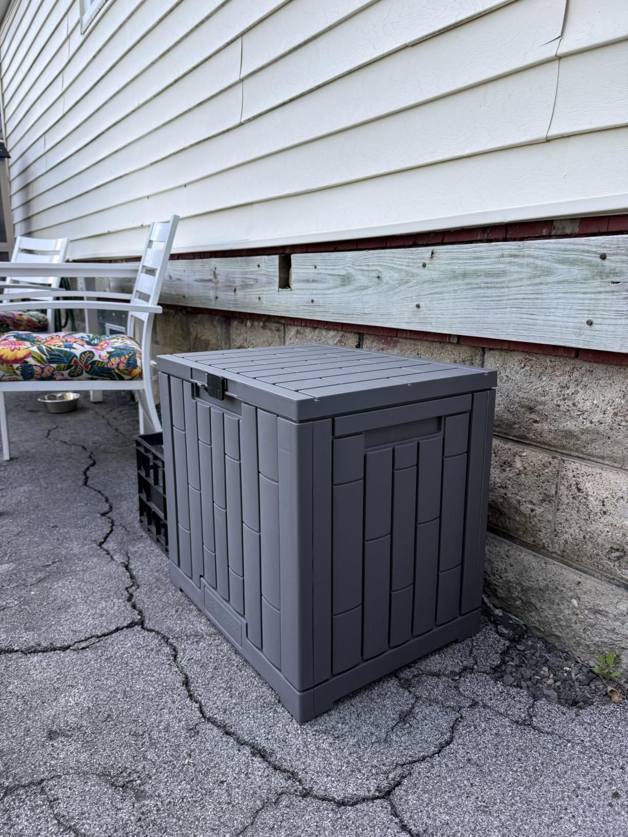 EAST OAK Outdoor Storage Box, 100 Gallon Deck Box, Waterproof Resin Storage Bench for Patio Cushions, Gardening Tools, Pool Toys, Lockable, UV Resistant, Grey customer photo 1