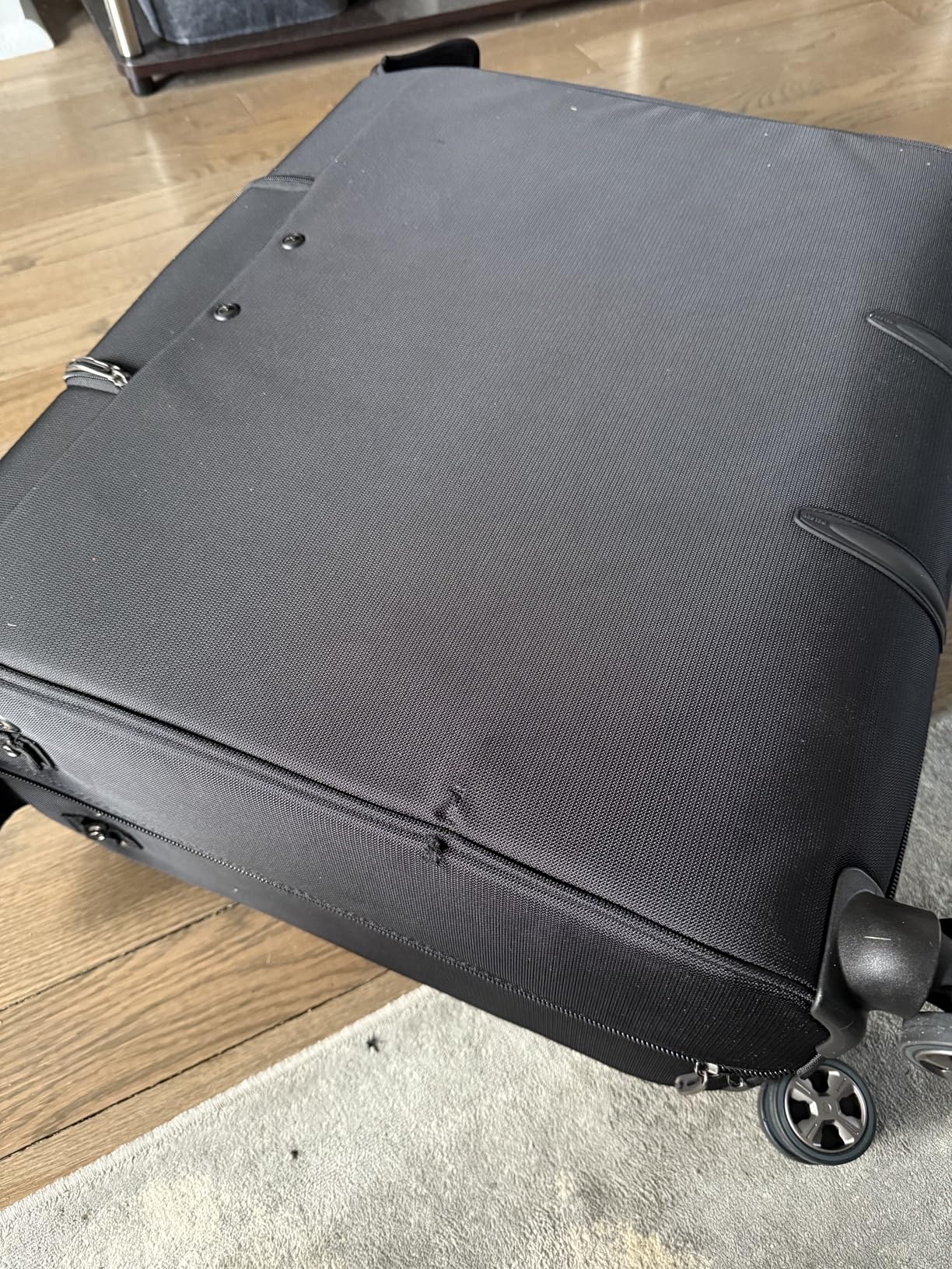 DELSEY PARIS Helium DLX - Rolling Garment Bag with Spinner Wheel - Lightweight Travel Garment Bag - SECURITECH Zip - Suit and Dresses Rolling Travel Bag - Checked Size, Black customer photo 2