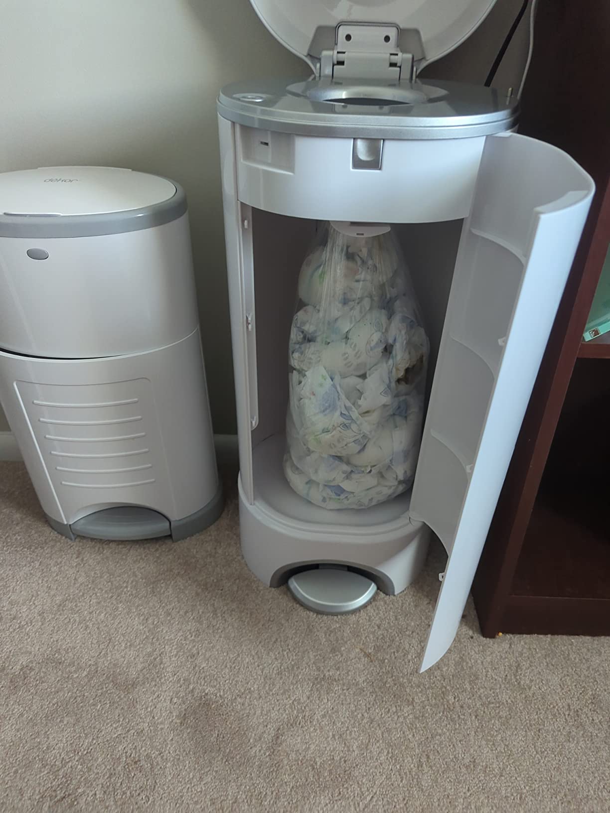 Munchkin Baby UV Diaper Pail, #1 in Odor Control, Step Pedal, White customer photo 1