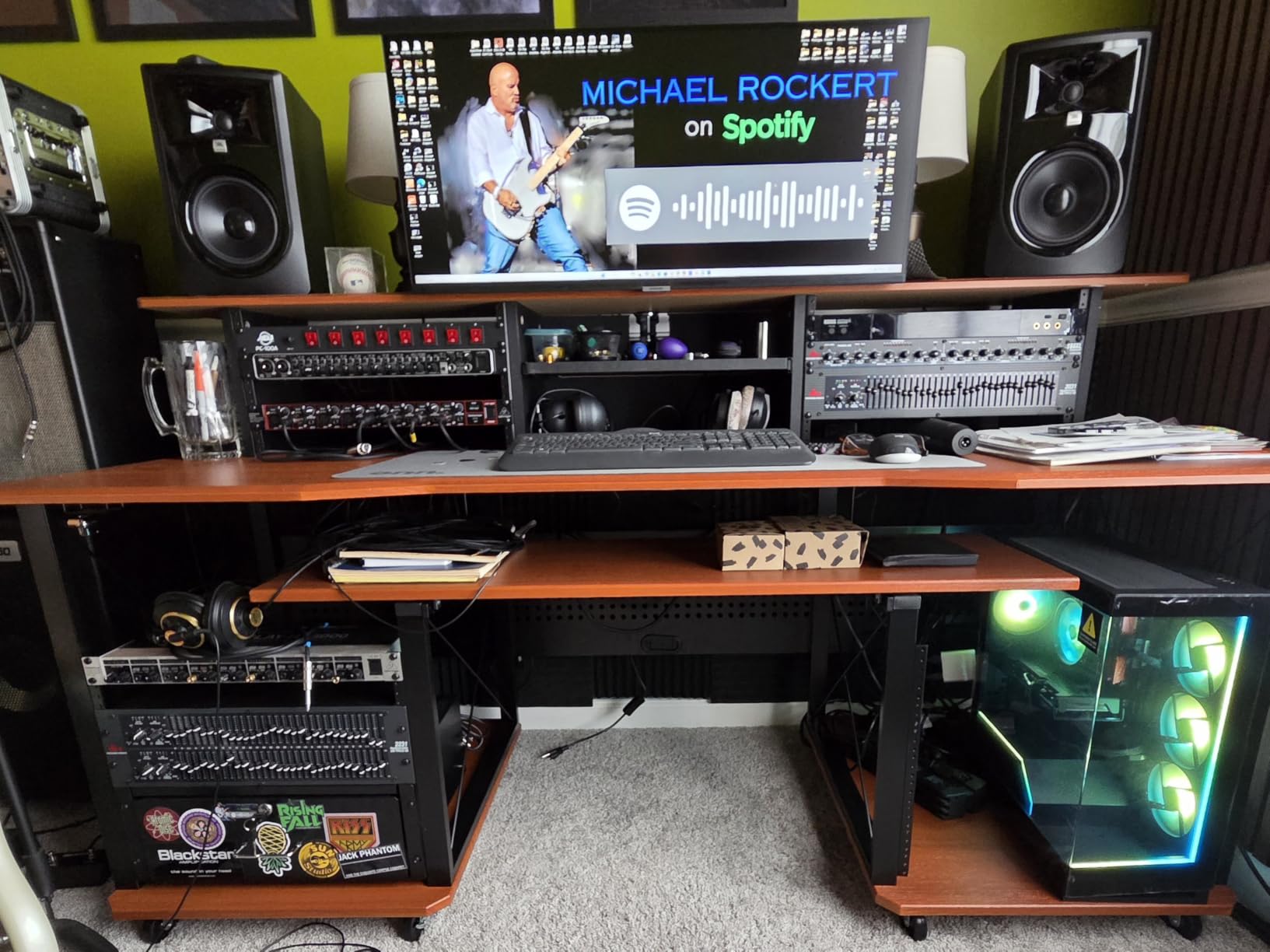 Acme Furniture Metal and Wooden Music Desk with Wheels, Black customer photo 2