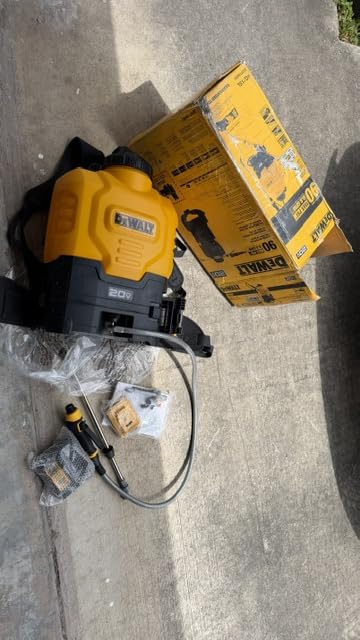 Dewalt 190681 20V MAX 4 gal. Lithium-ion Cordless Backpack Sprayer Kit (2 Ah) customer photo 2