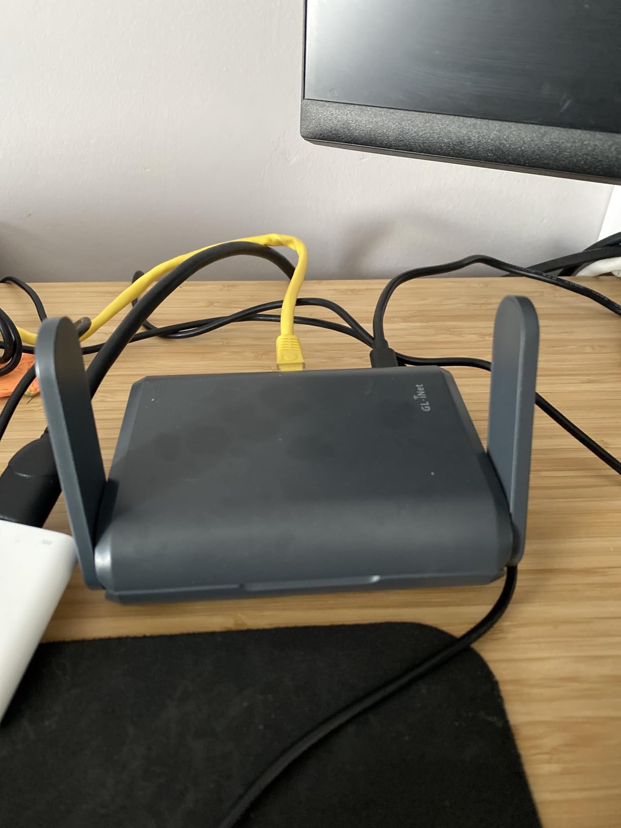 GL.iNet GL-AXT1800 Slate AX Pocket-Sized Wi-Fi 6 Travel Router with VPN | Dual-band Wi-Fi 6 speeds up to 1800 Mbps, MU-MIMO and OFDMA, connects up to 120 devices simultaneously customer photo 2