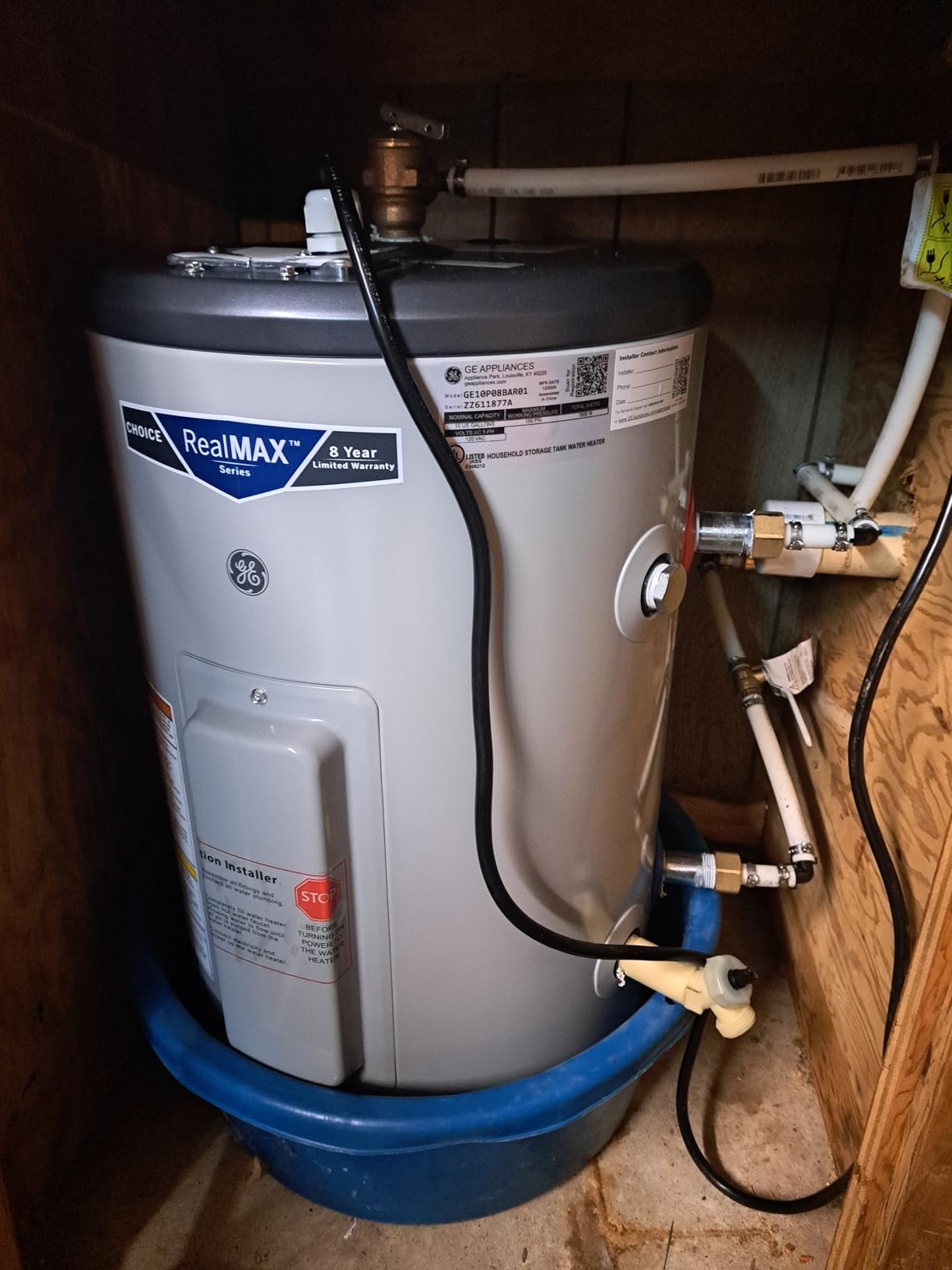GE Appliances 18 Gallon Versatile Plug and Play Electric Water Heater with Adjustable Thermostat, Easily Installs Where You Want It, 120 Volt customer photo 2