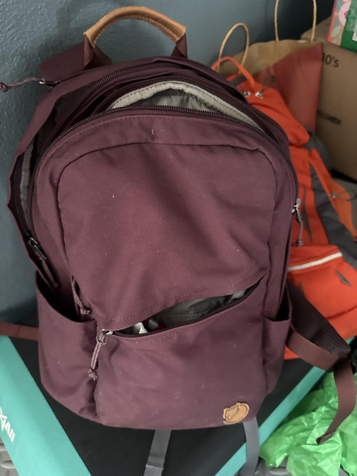 Fjällräven Raven 20 Backpack - Multi-Pocket Organization, Padded Support, Durable Fabric - Commuting, Travel, Black customer photo 2