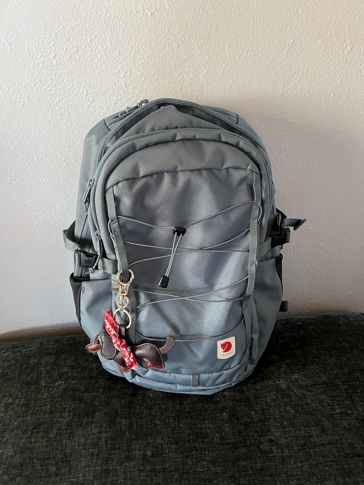 Fjällräven Skule 28 Backpack - Spacious Storage, Padded Back Panel, Breathable Design - Travel, Hiking, Black customer photo 2
