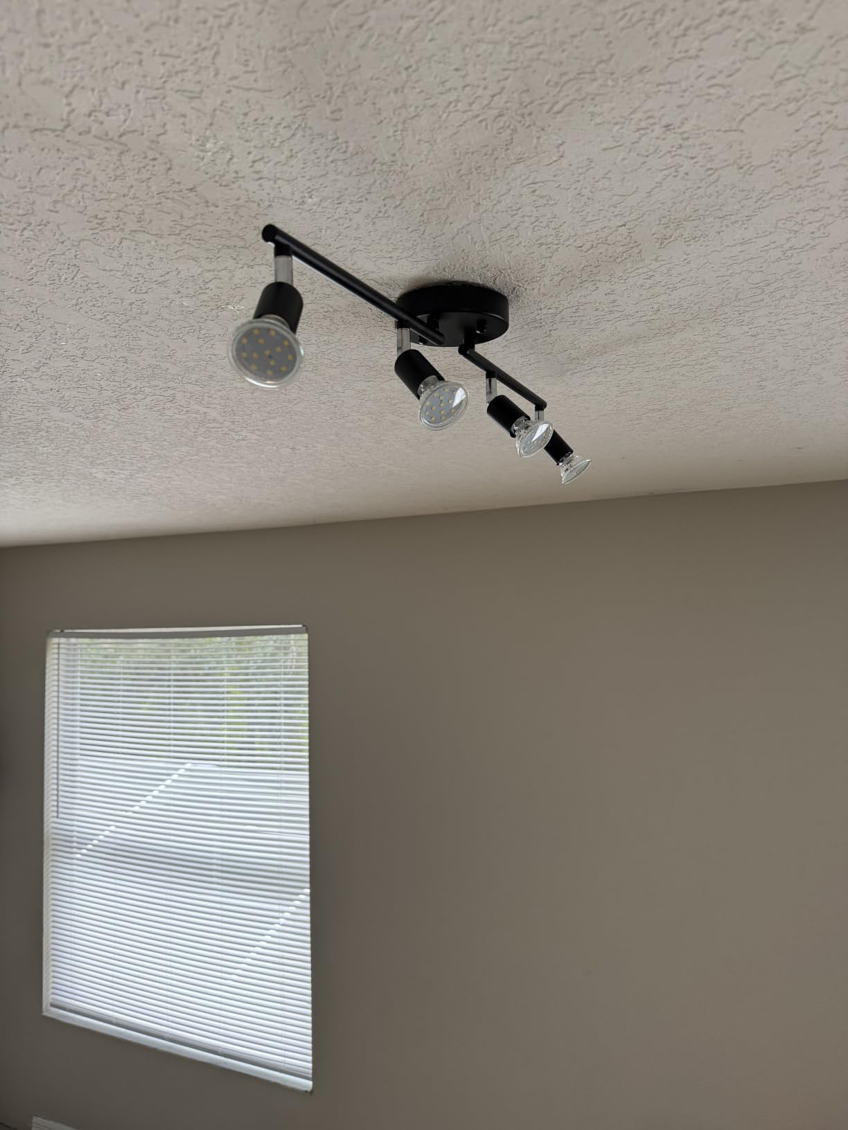 Unicozin LED 8 Light Track Lighting Kit, 54.13'' Black 8 Way Ceiling Spot Lighting, Flexibly Rotatable Head, Track Light Included 8 x LED GU10 Bulb (4W, Daylight White 5000K, 400LM) customer photo 1