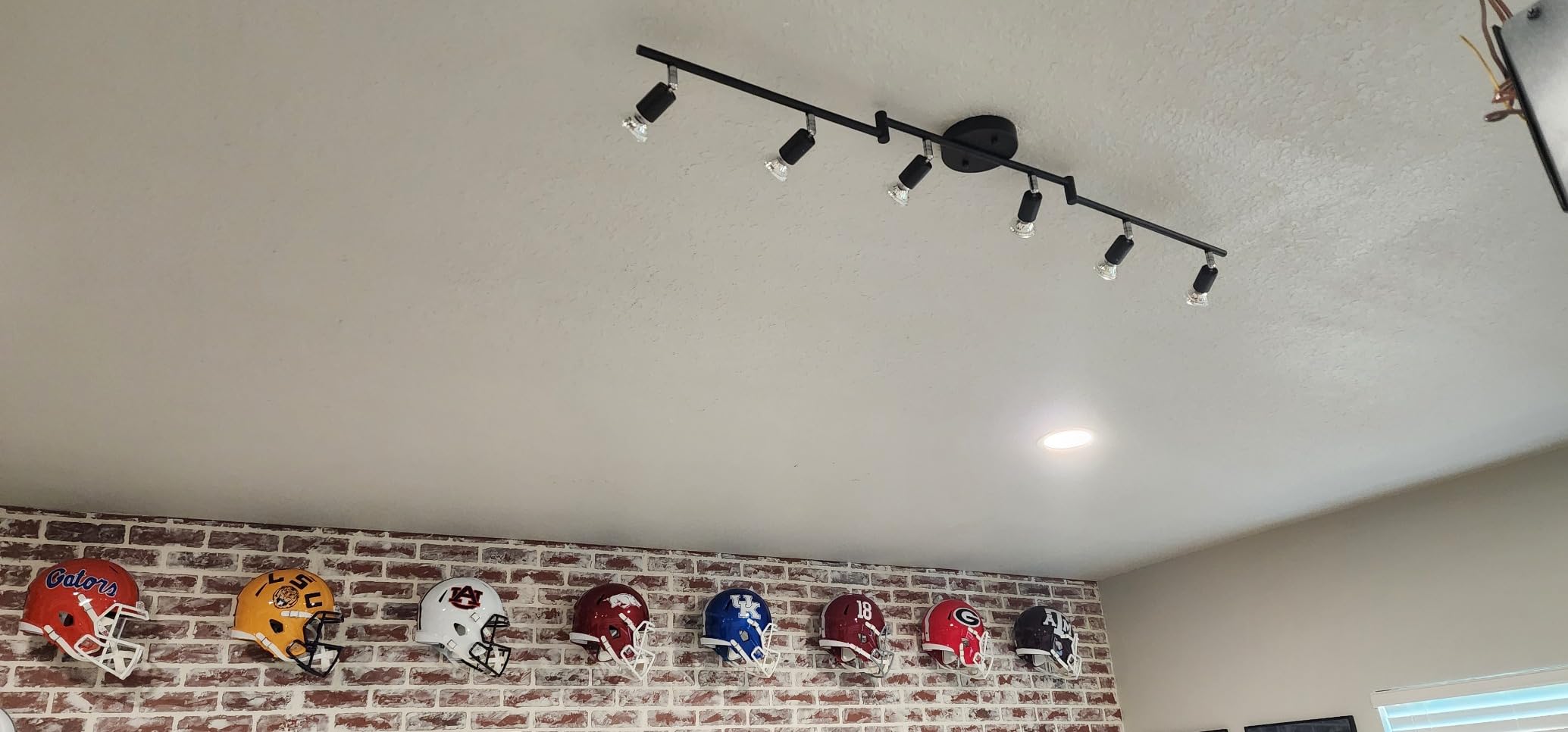 Unicozin LED 8 Light Track Lighting Kit, 54.13'' Black 8 Way Ceiling Spot Lighting, Flexibly Rotatable Head, Track Light Included 8 x LED GU10 Bulb (4W, Daylight White 5000K, 400LM) customer photo 2