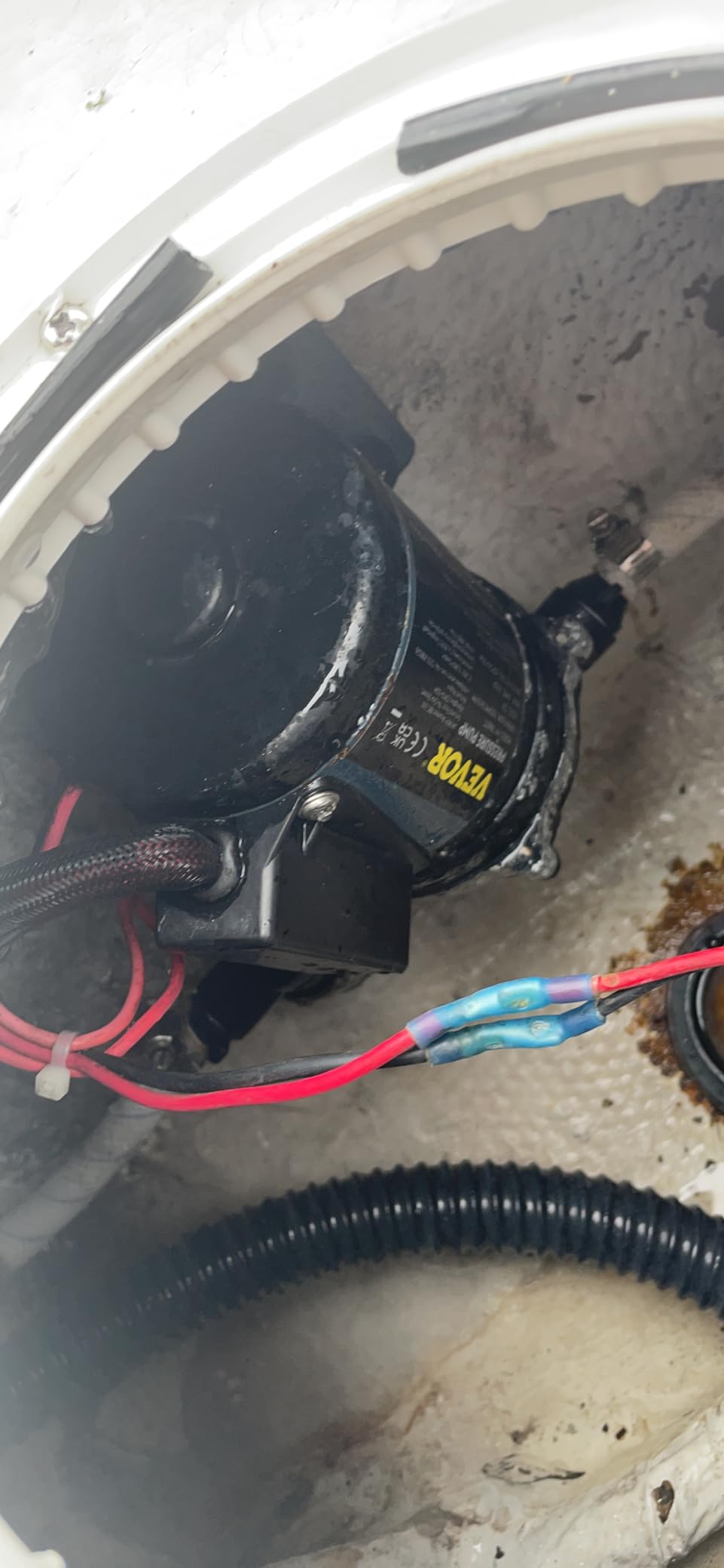 VEVOR Washdown Pump, 12V DC, 7 GPM 60 PSI, Max. 10 FT Lift Self Priming Water Pump, w/EPDM Valve, Universal Salt Water Strainer & Female/Male Thread, for RV, Marine Deck, Yacht customer photo 2