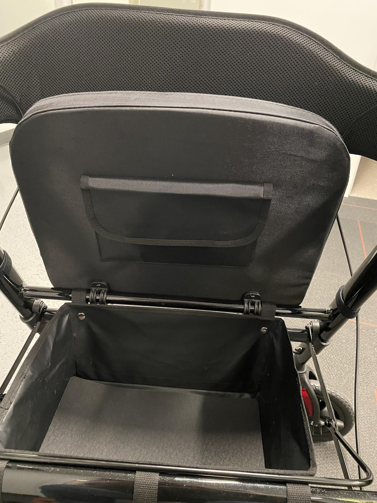 Rollator Walker with Seat, 450Lb Rolling Walker, Extra-Wide Heavy-Duty Rollator Walker with Seat and Brakes for Seniors and Adults Bariatric with Large Aluminum | 4 Wheel Portable Bariatric Rollator | Adjustable Seat & Handle Height | Anti-tip Brakes | 8
