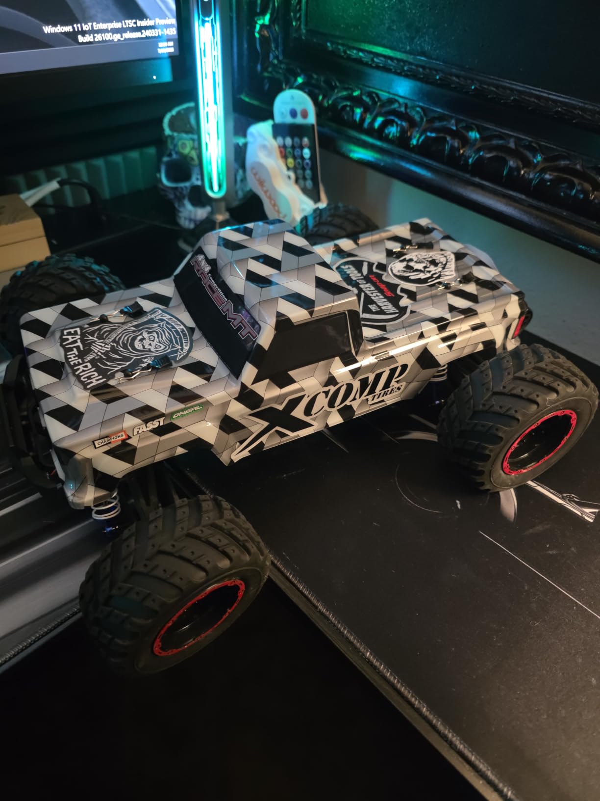 903A 1/12 Scale Brushless RC Cars, 4X4 Off-Road RC Monster Truck, Max 55KM/H, Full-Aluminum Oil-Filled Shocks customer photo 1