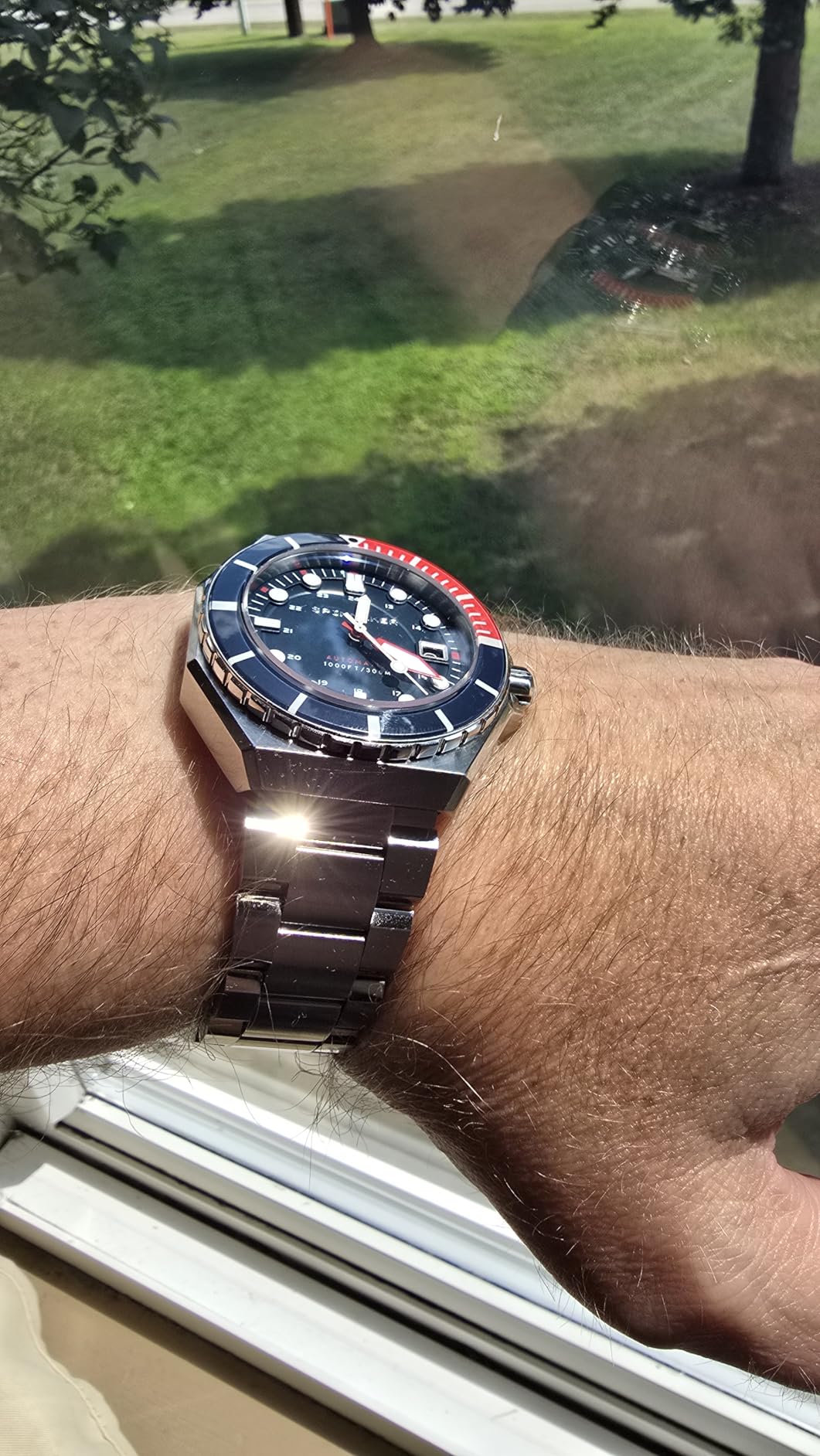 Dumas Men's Watch - Automatic Dive Watch for Men, 44mm Stainless Steel Case, Stainless Steel Strap, Water Resistant 300m, SP-5081 customer photo 2