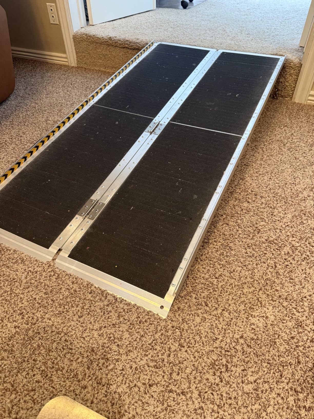 VNN Portable Wheelchair Ramp 6FT, Seamless Non-Slip Aluminum Ramps for Wheelchairs for Home, Handicap Wheelchair Ramps for Home Steps, Aluminum Loading Dock Plates customer photo 1