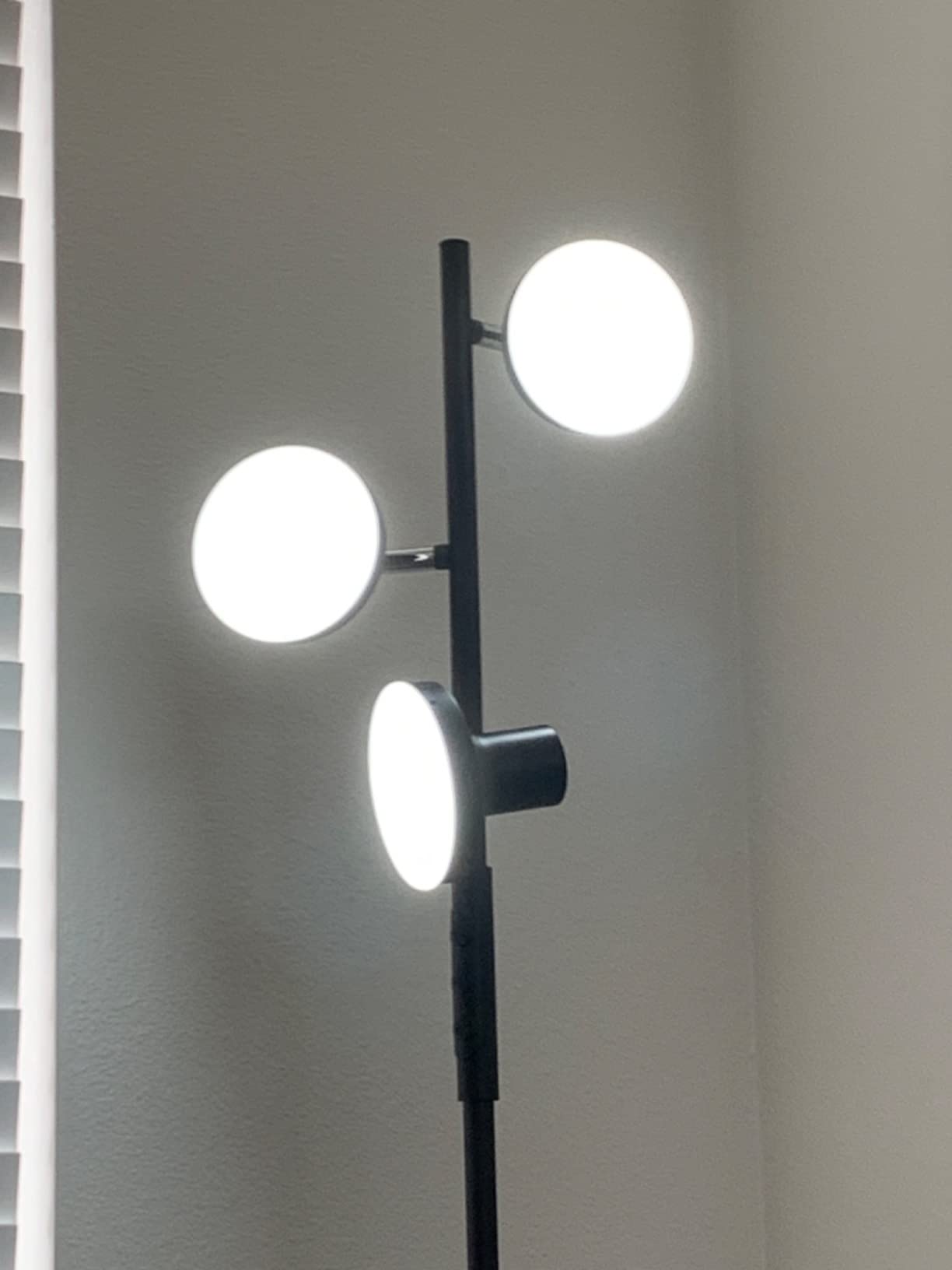 SIBRILLE 36W LED Tree Floor Lamp, Modern Dimmable Standing Lamp with Remote & Touch Control, 4 Color Temperatures, 3 Rotatable LED Light Floor Lamps for Living Room, Bedroom, Office customer photo 1
