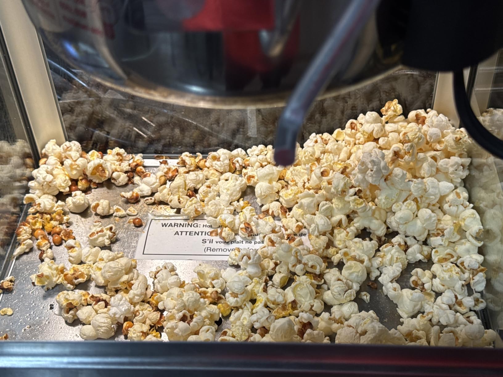 VEVOR Commercial Popcorn Machine, 8 Oz Kettle, 850 W Countertop Popcorn Maker for 48 Cups per Batch, Theater Style Popper with 3-Switch Control Steel Frame Tempered Glass Doors, Red customer photo 2